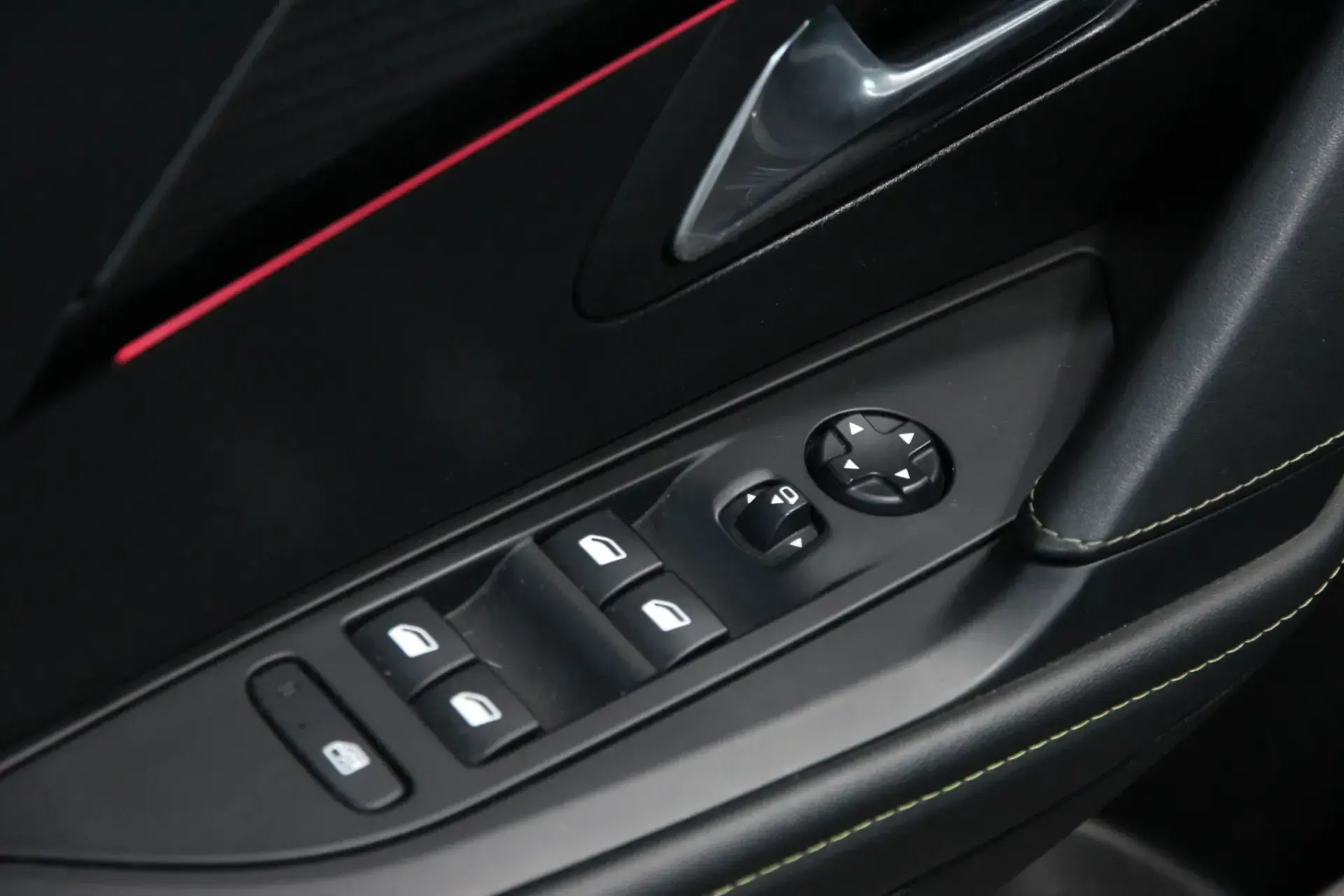 Peugeot 208 1.2 PureTech GT Line 4