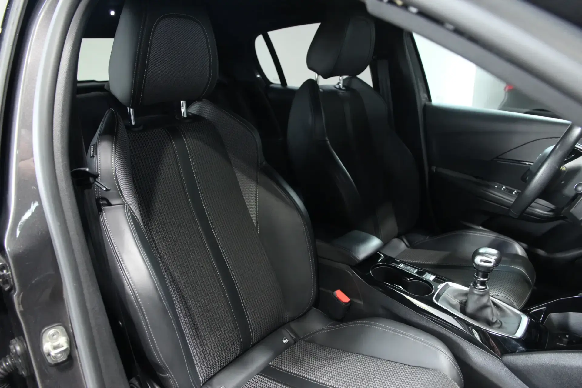 Peugeot 208 1.2 PureTech GT Line 32
