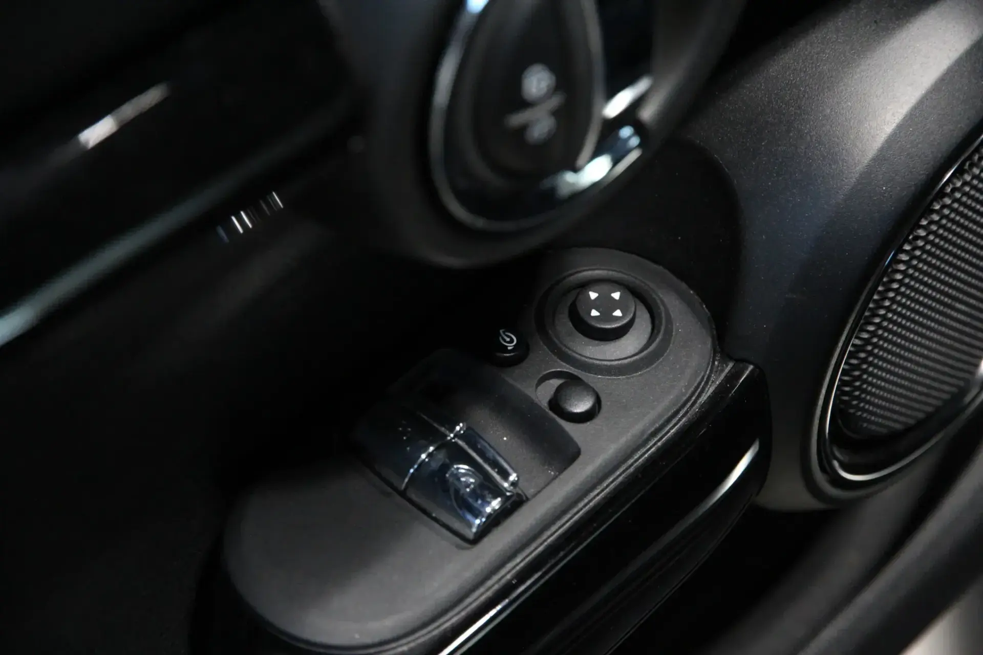 MINI 3 Portas Cooper SE Premium Essential 6
