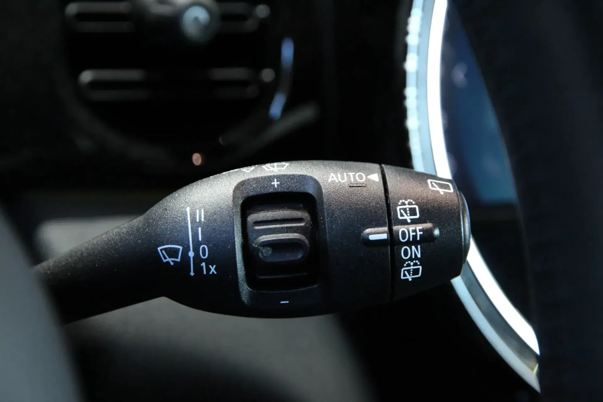 MINI 3 Portas Cooper SE Premium Essential 14