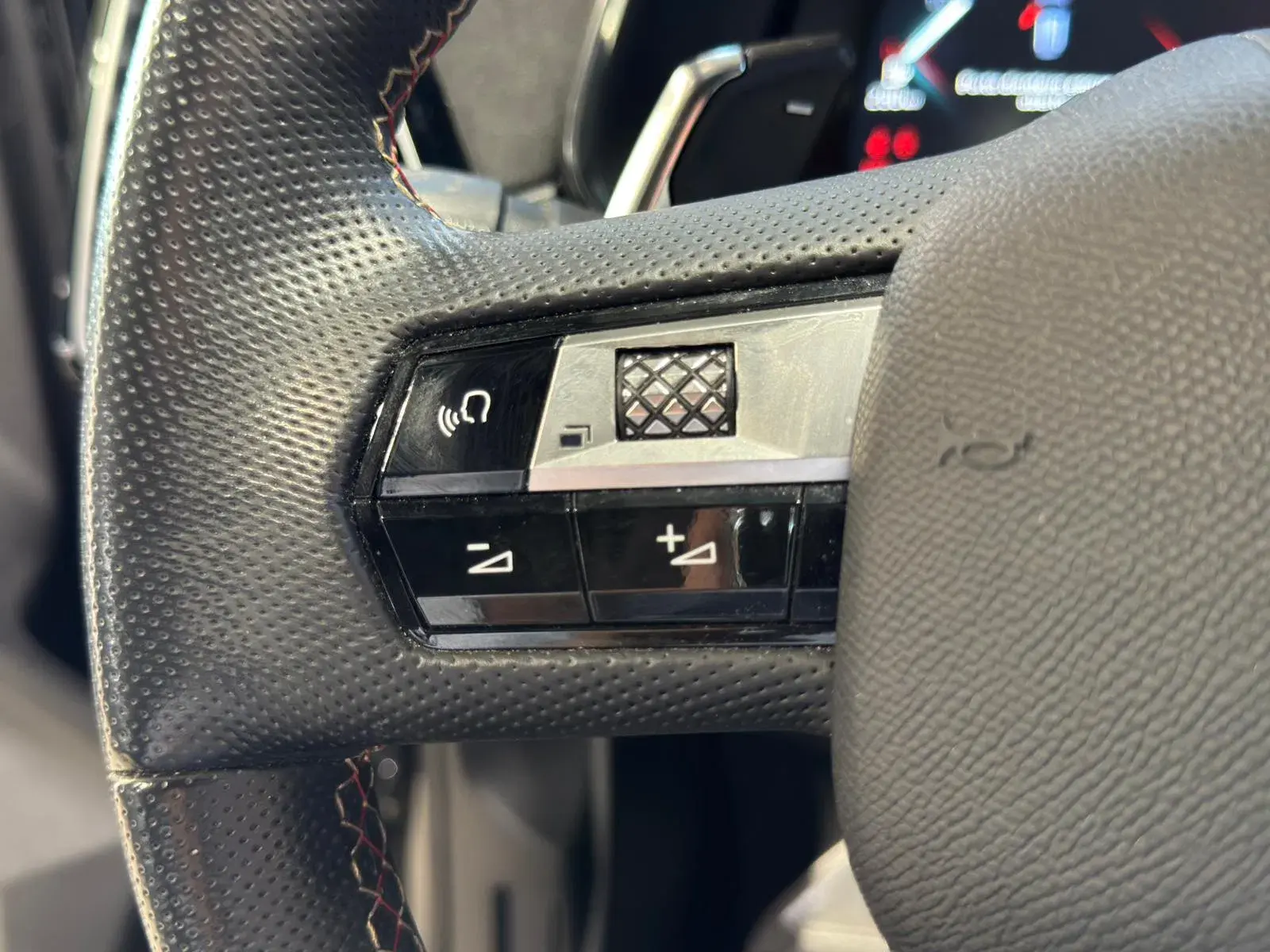 DS DS7 Crossback E-Tense Performance Line EAT8 11
