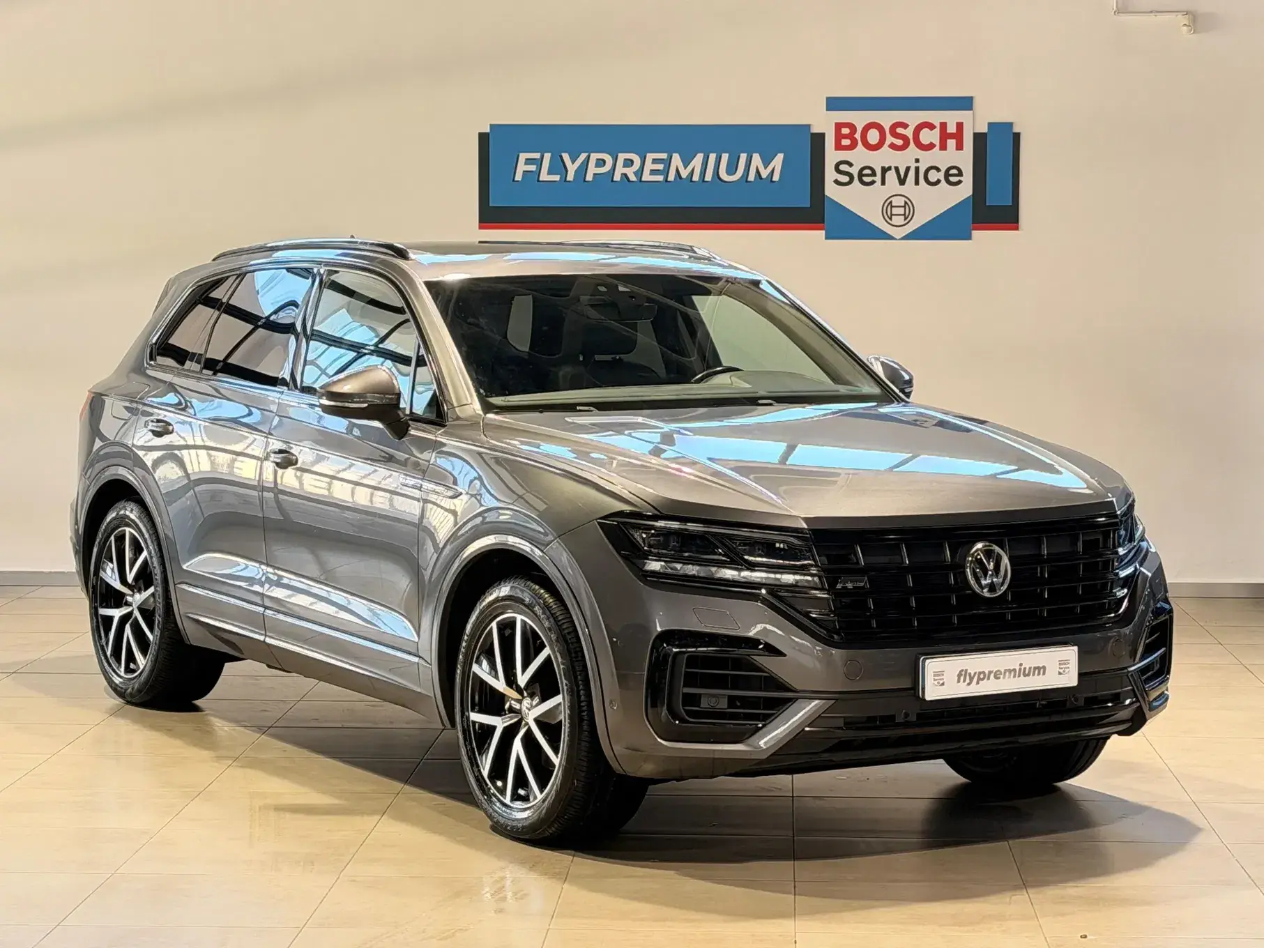 Volkswagen Touareg 3.0 TDI V6 R-Line 1