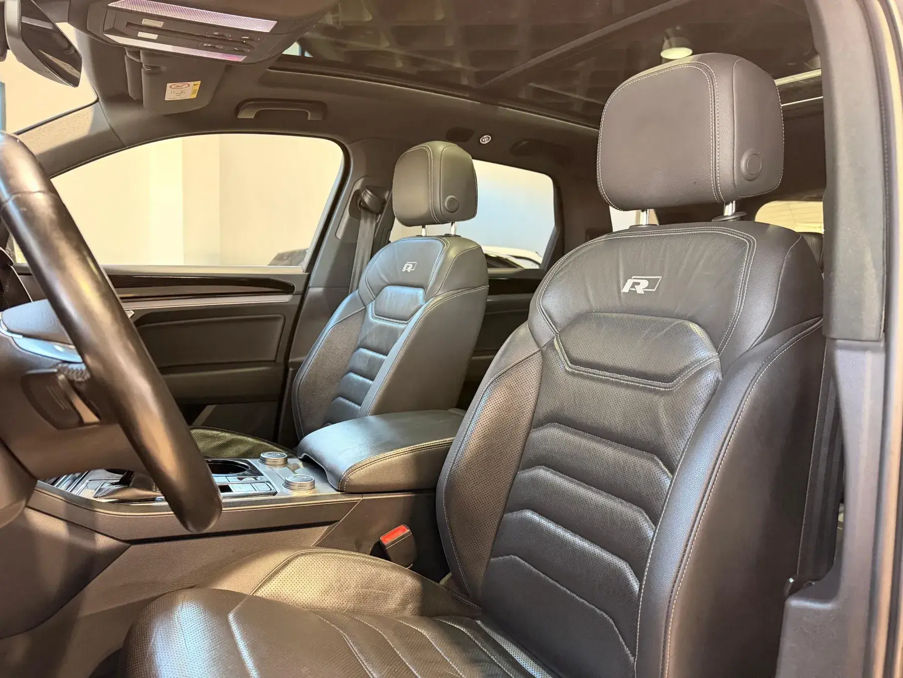 Volkswagen Touareg 3.0 TDI V6 R-Line 3