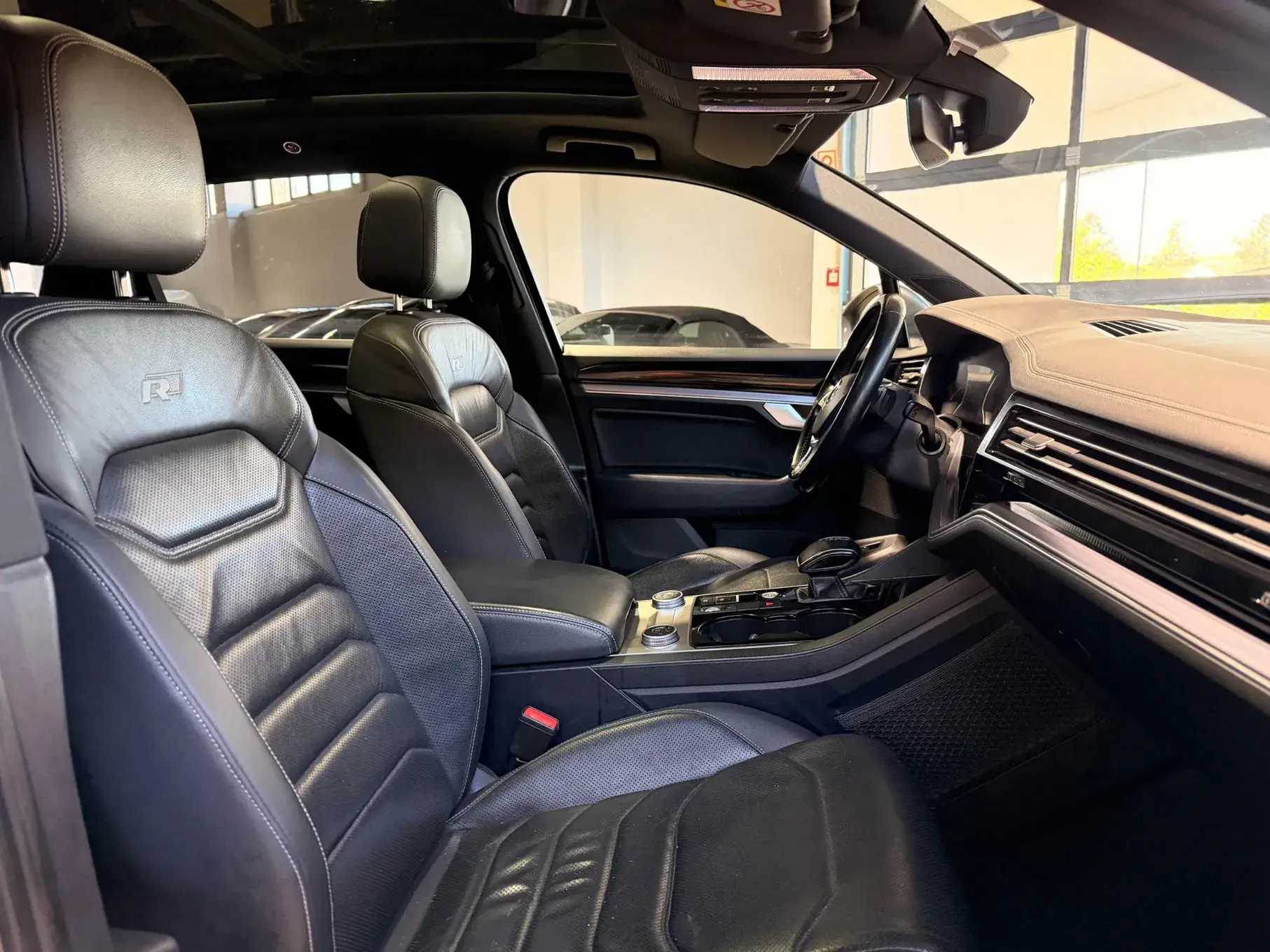 Volkswagen Touareg 3.0 TDI V6 R-Line 4