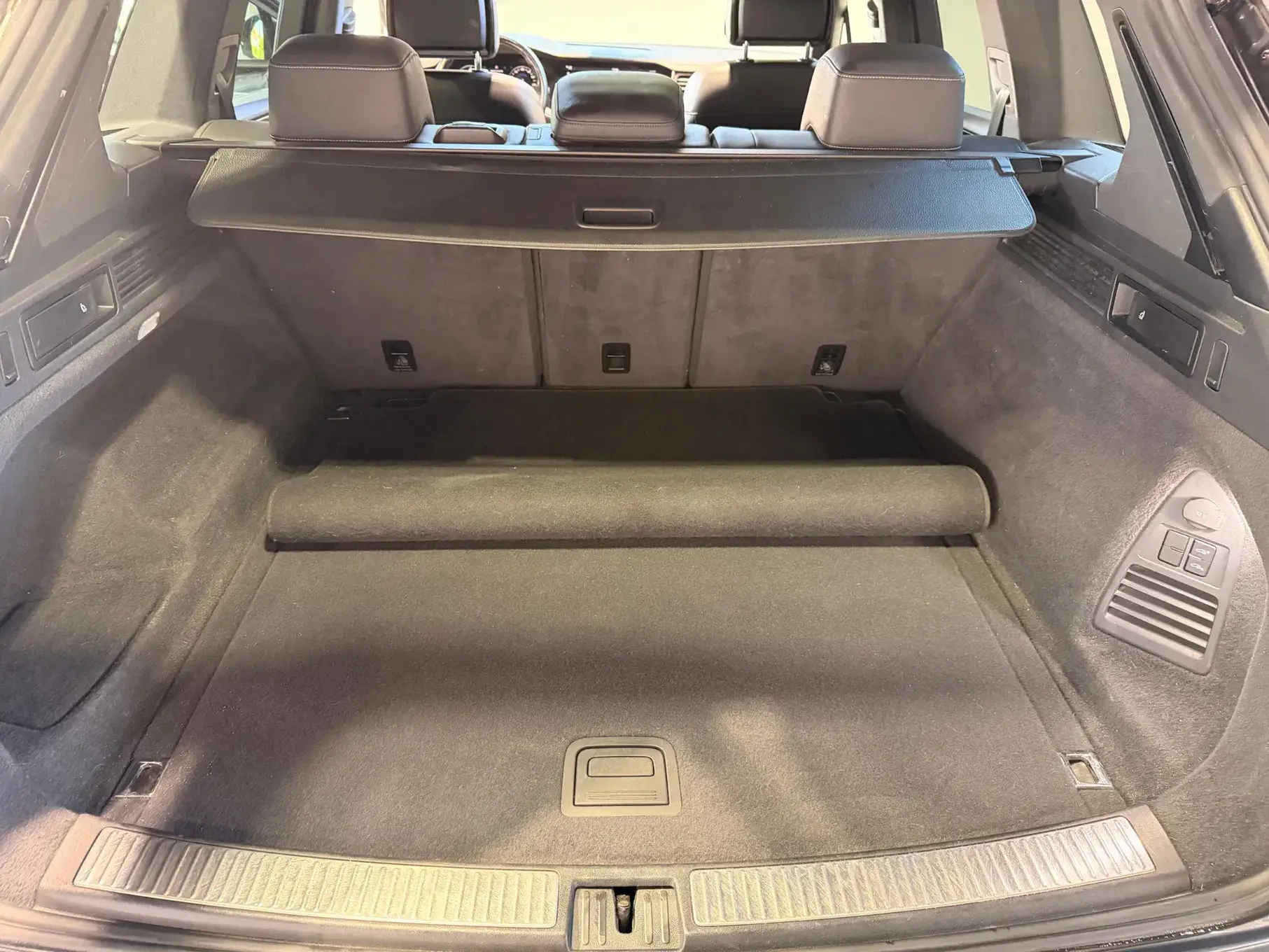 Volkswagen Touareg 3.0 TDI V6 R-Line 31