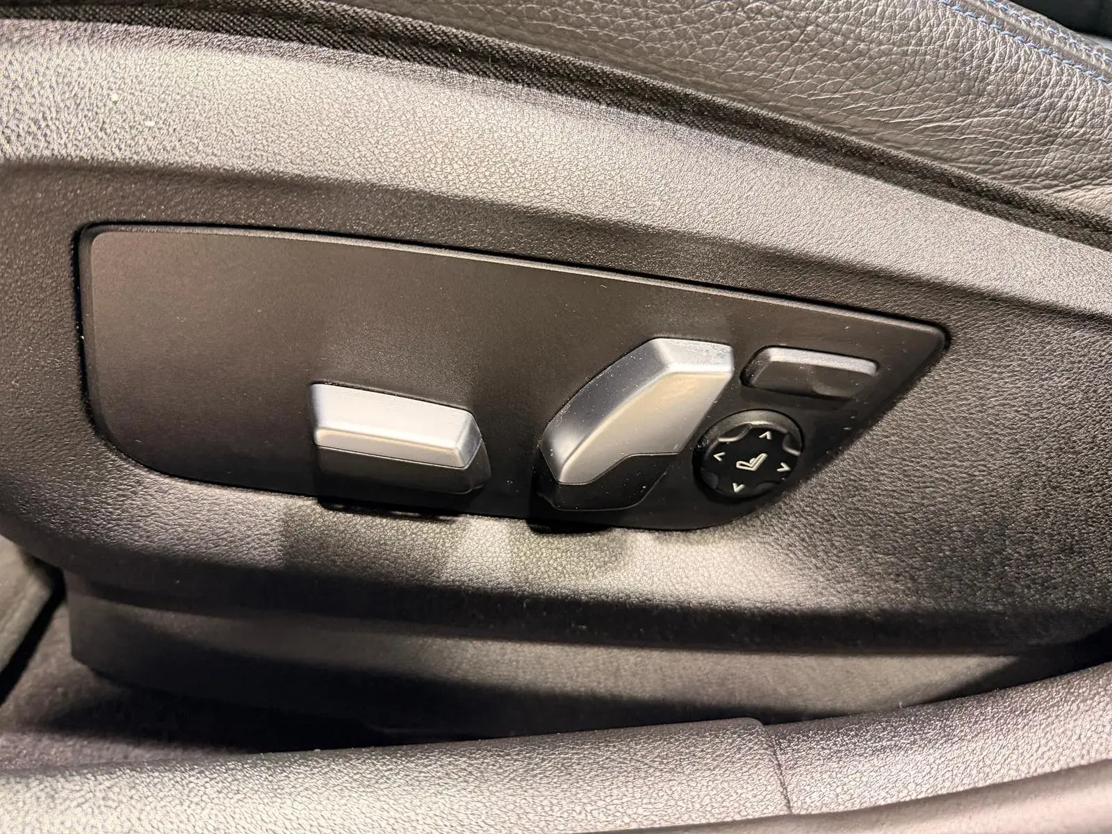 BMW 530 e Pack Desportivo M 4