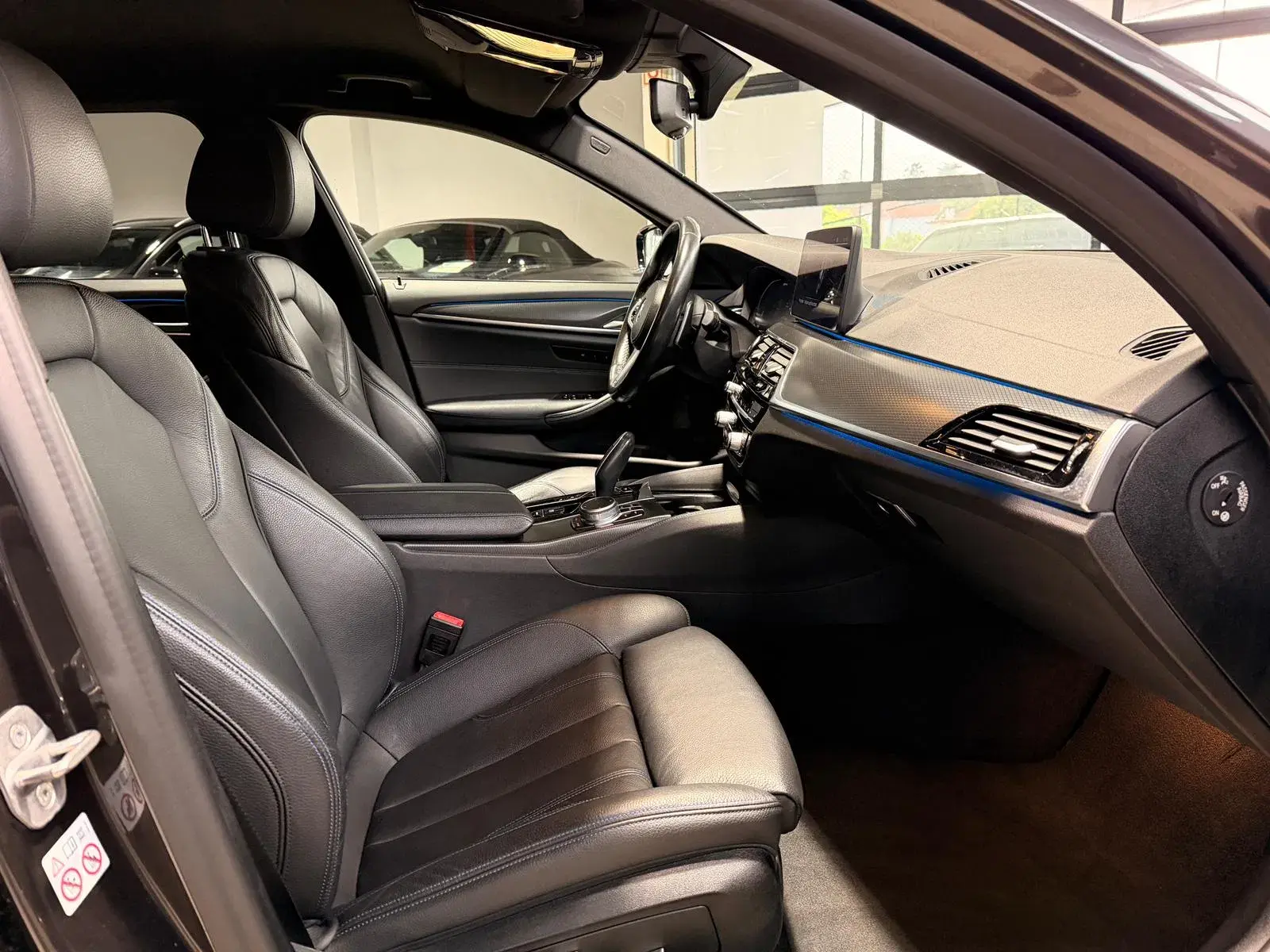 BMW 530 e Pack Desportivo M 6