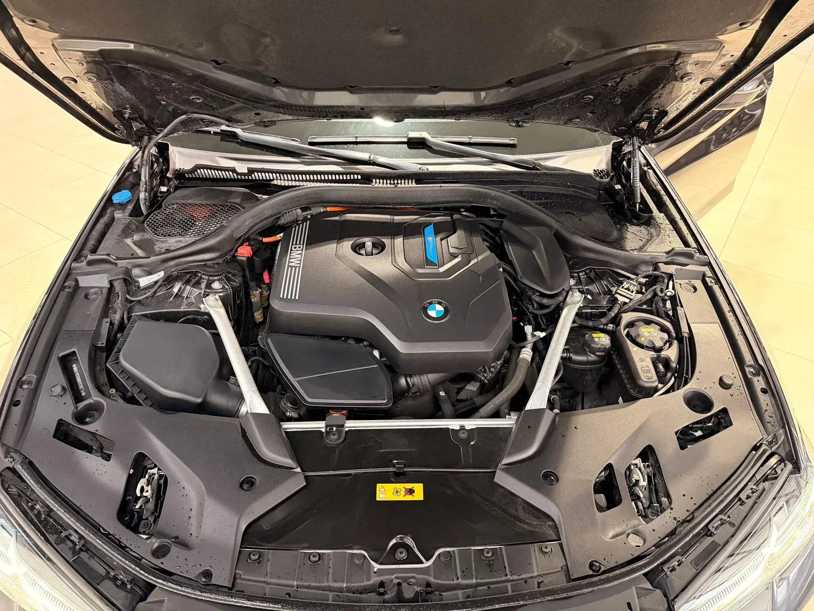 BMW 530 e Pack Desportivo M 42