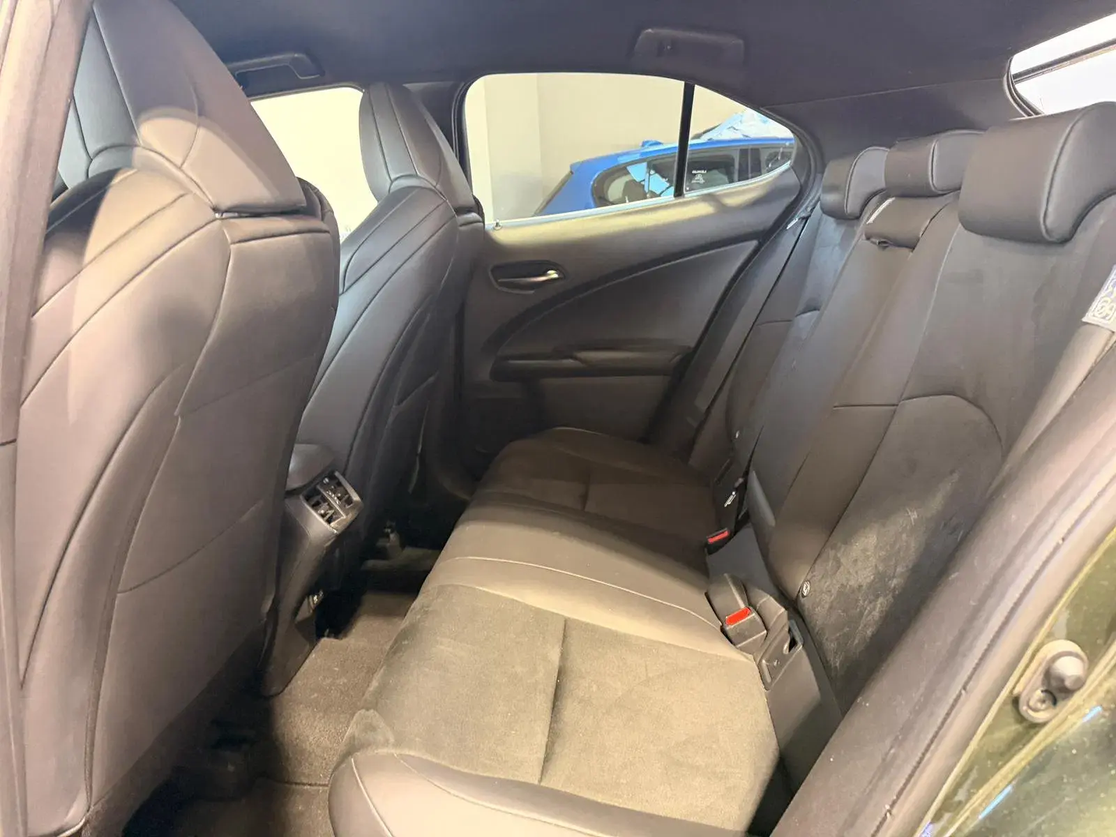 Lexus UX 250h F Sport 6