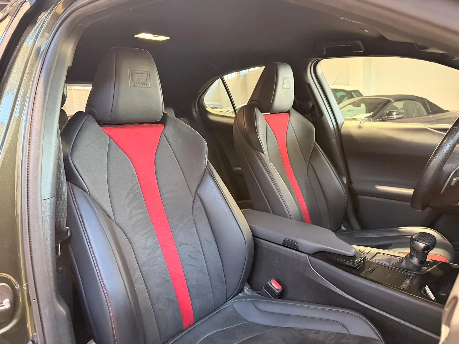 Lexus UX 250h F Sport 13