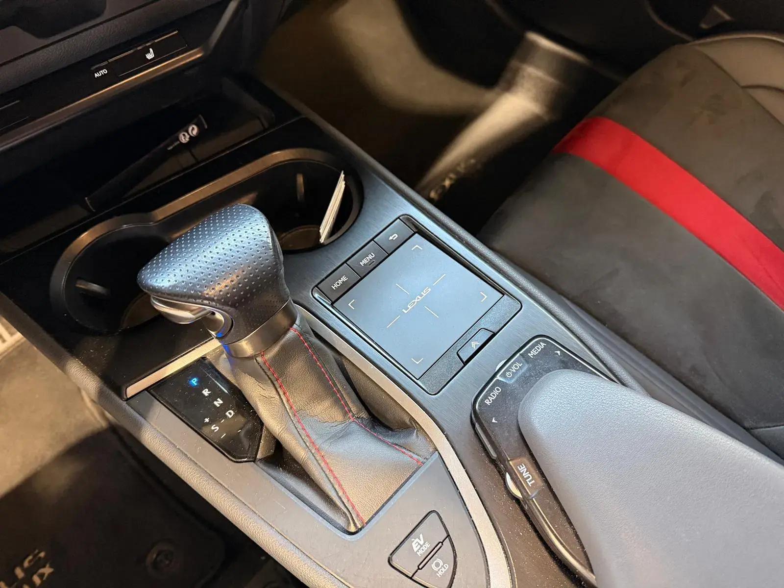 Lexus UX 250h F Sport 14