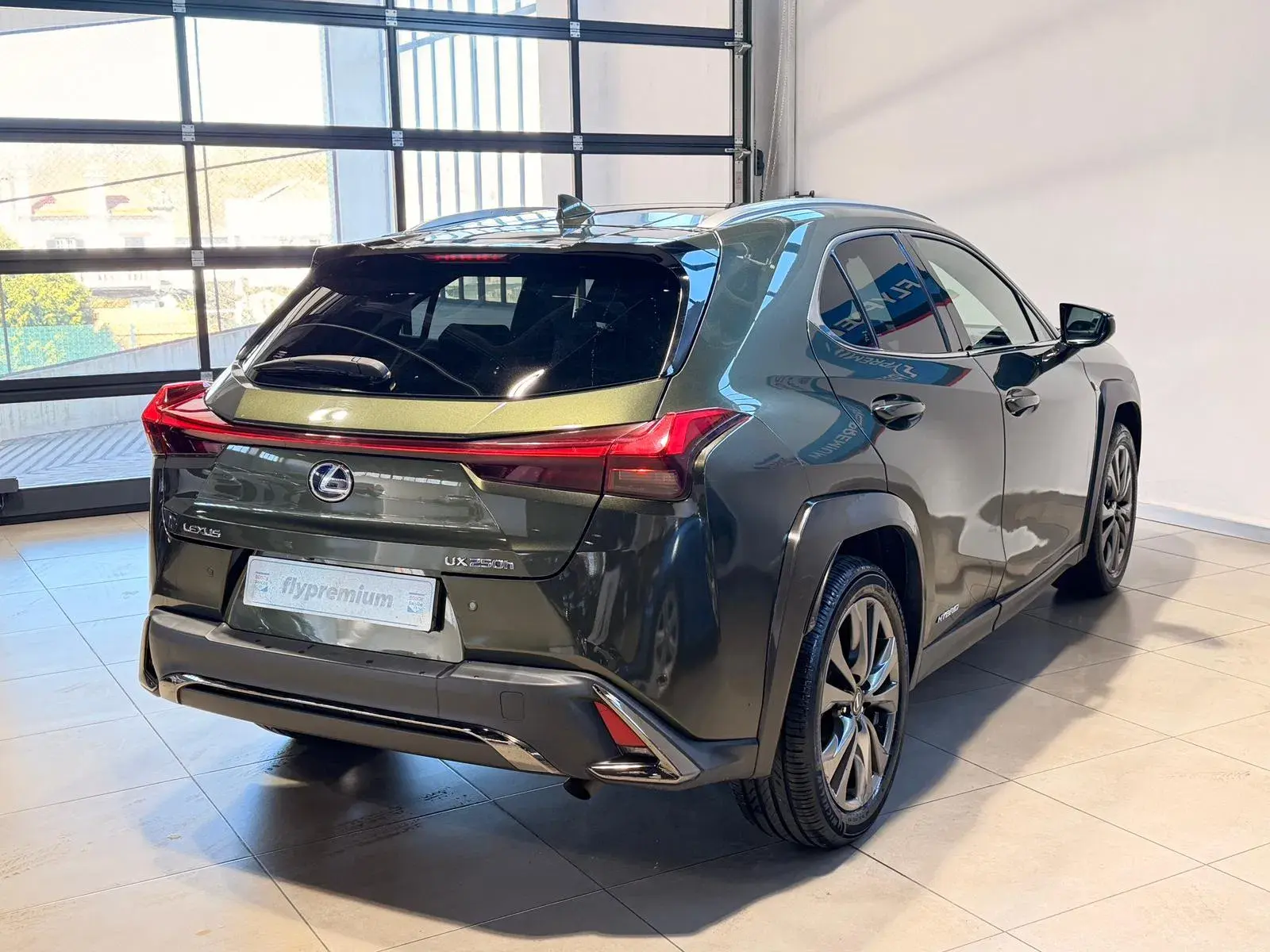 Lexus UX 250h F Sport 38