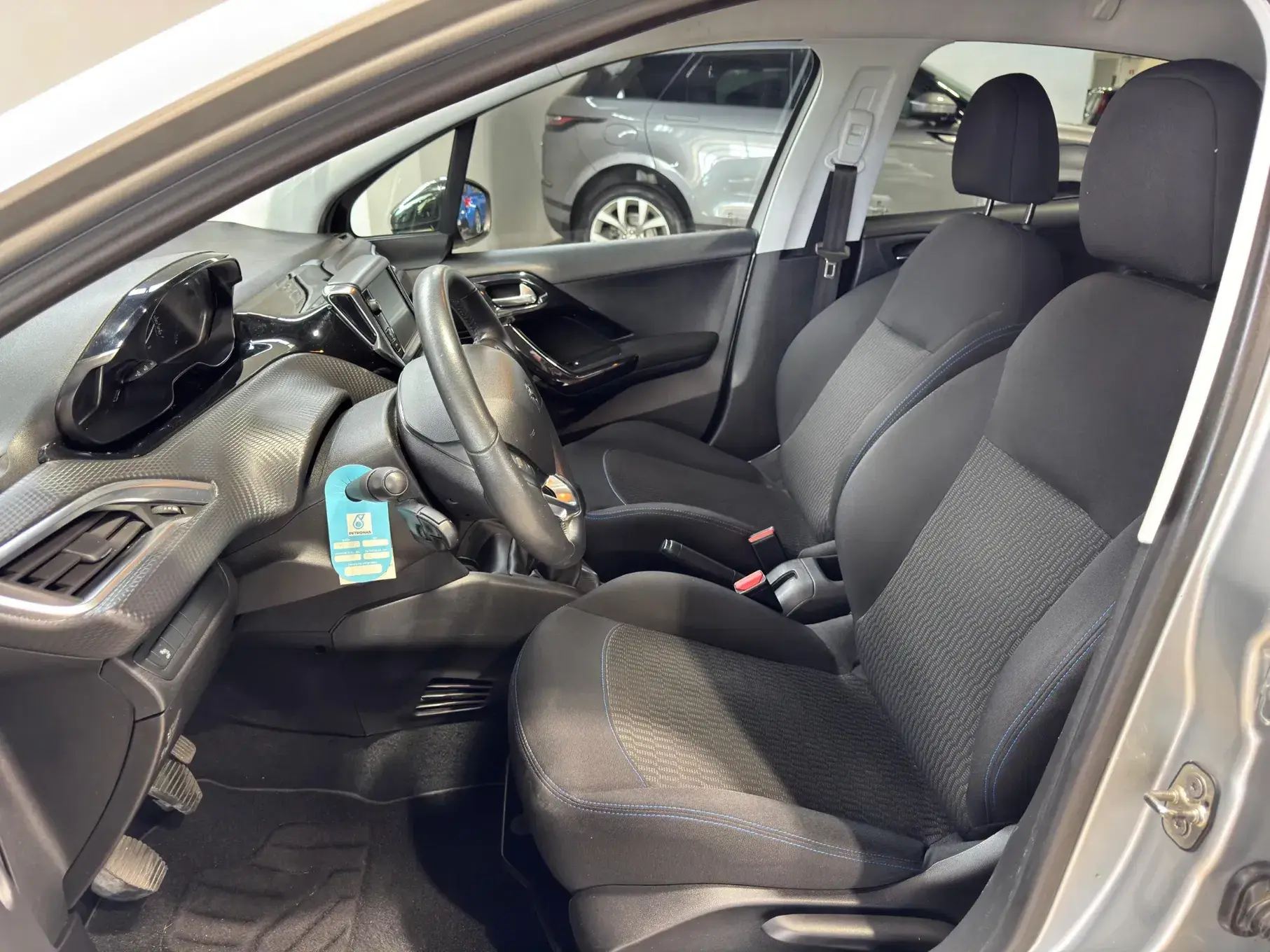 Peugeot 208 1.2 PureTech Style 7