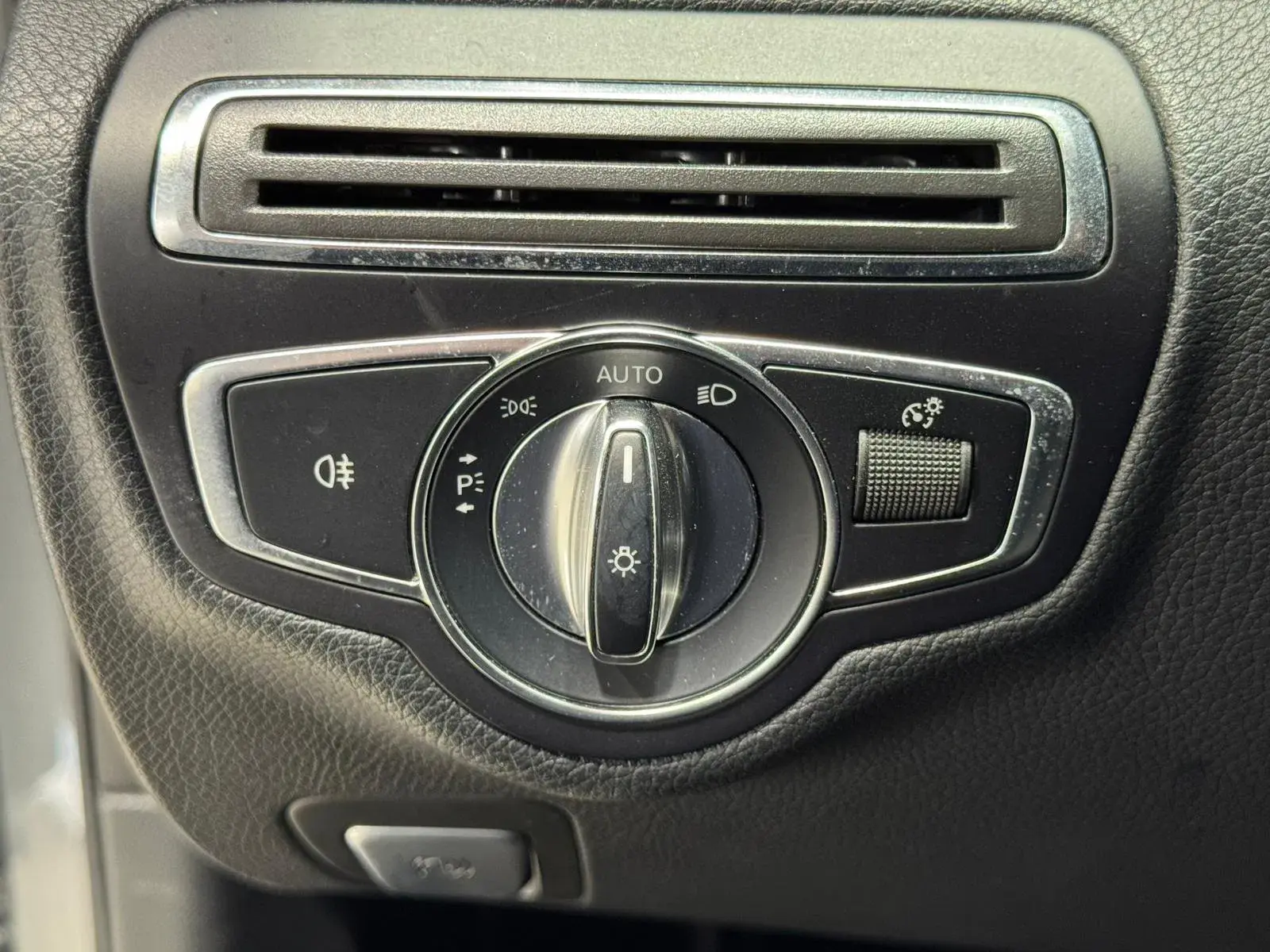 Mercedes-Benz C 220 d Avantgarde 13