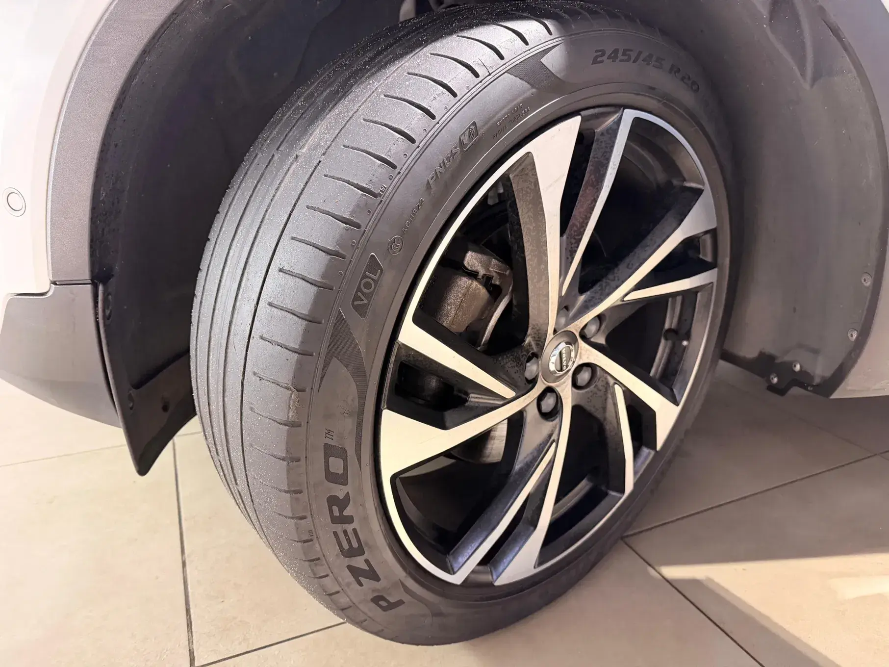 Volvo XC 40 2.0 D4 R-Design AWD 3