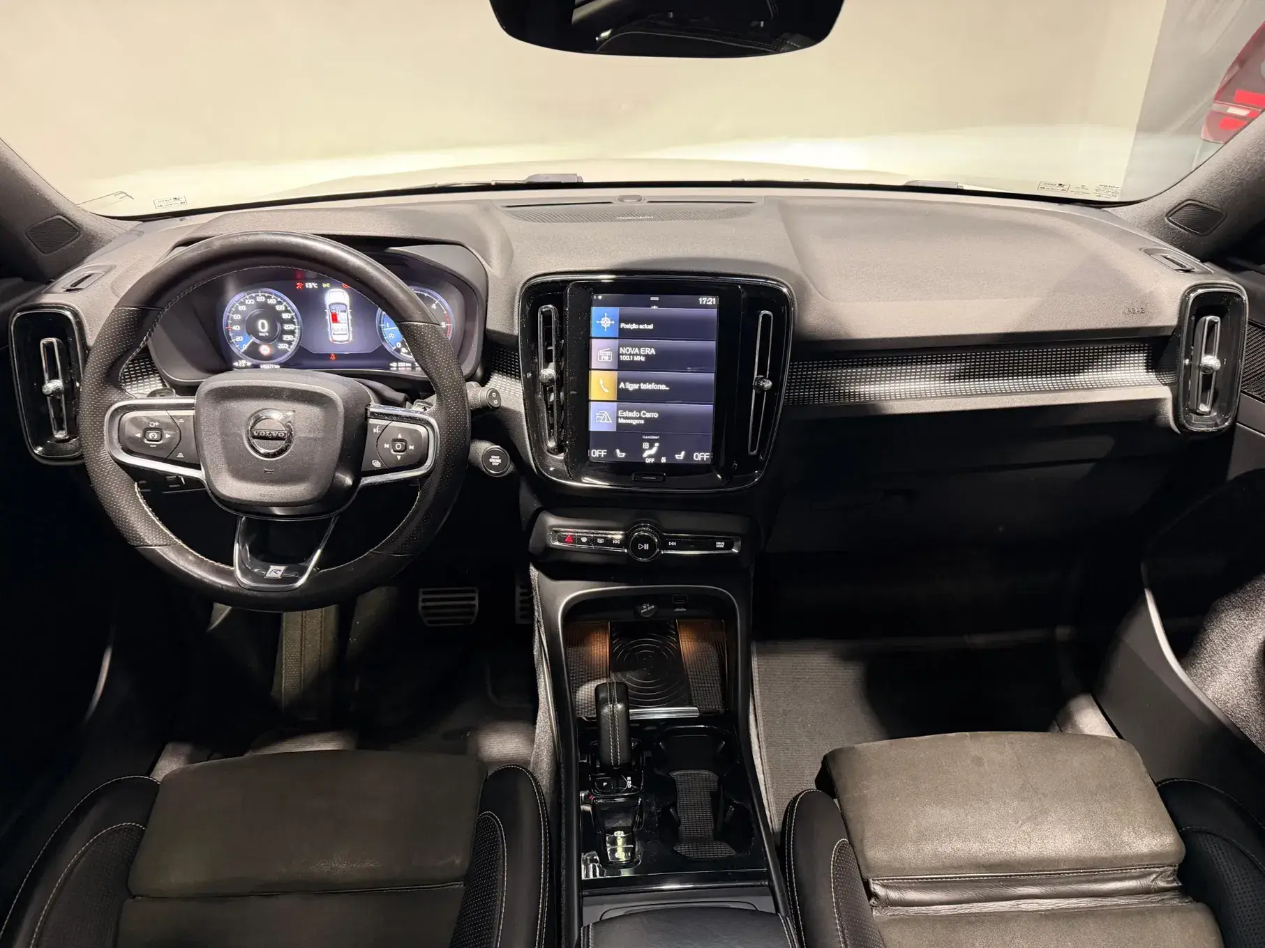 Volvo XC 40 2.0 D4 R-Design AWD 6