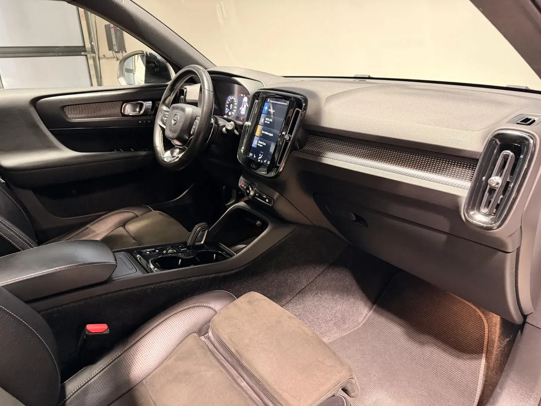 Volvo XC 40 2.0 D4 R-Design AWD 9