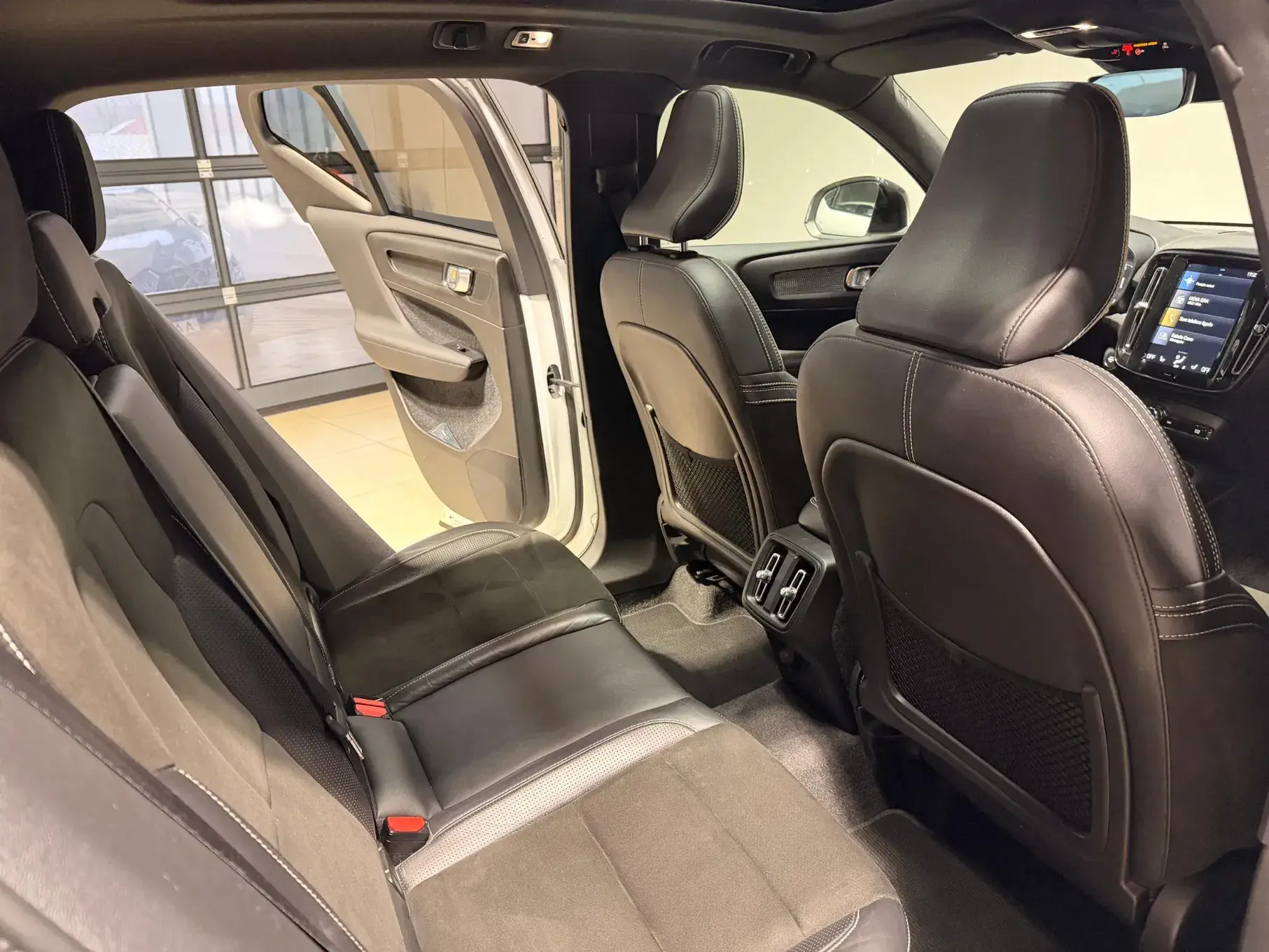 Volvo XC 40 2.0 D4 R-Design AWD 11