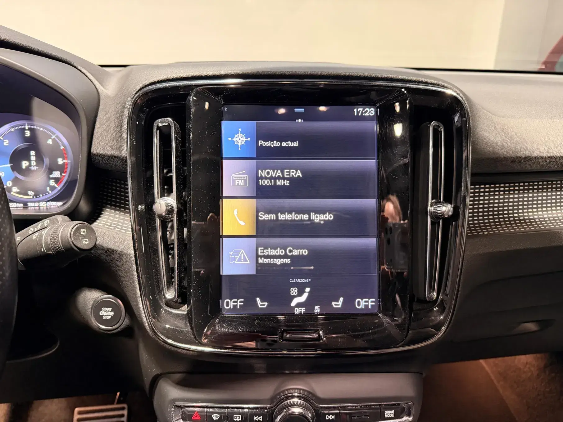 Volvo XC 40 2.0 D4 R-Design AWD 18