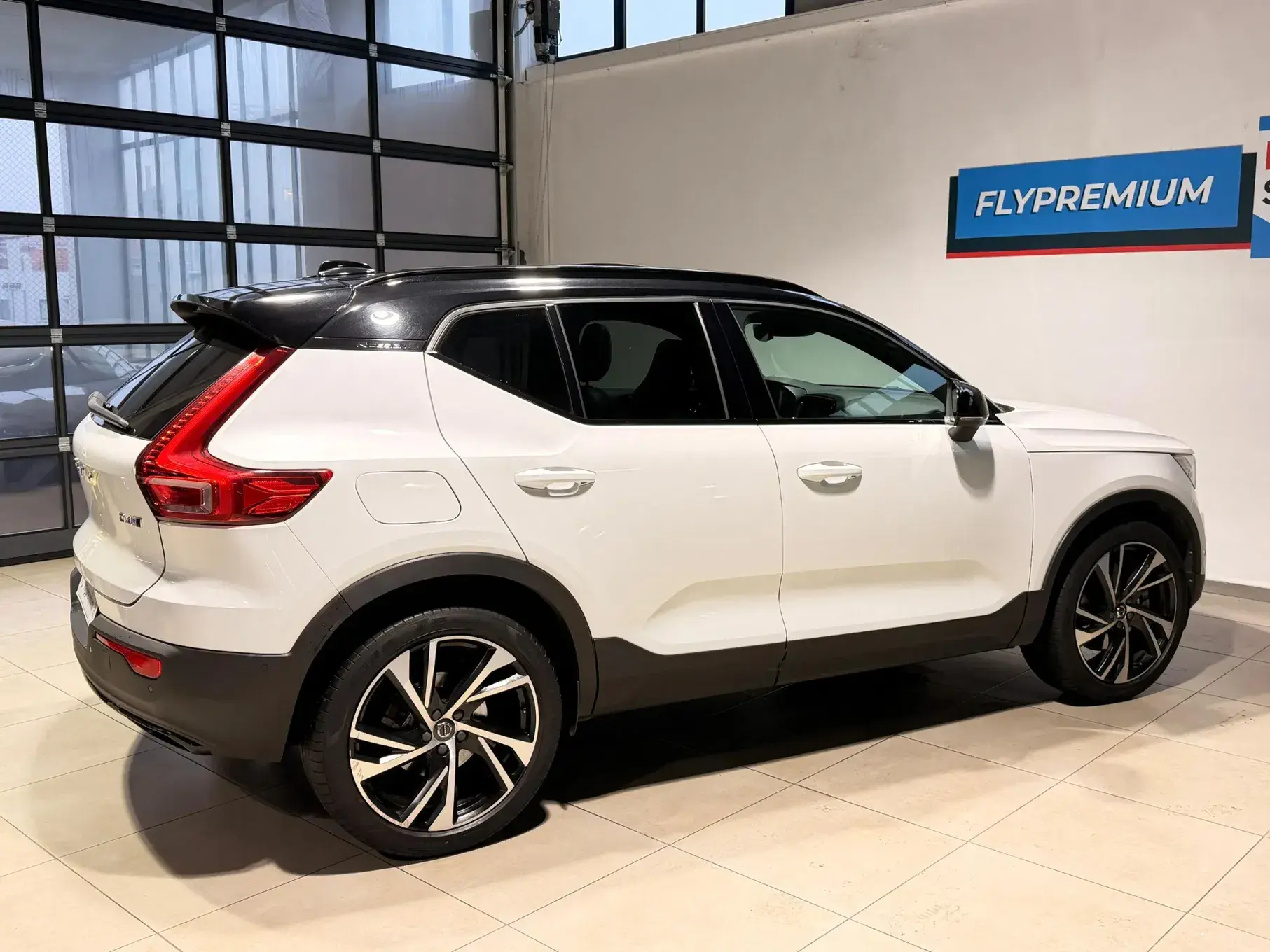 Volvo XC 40 2.0 D4 R-Design AWD 47