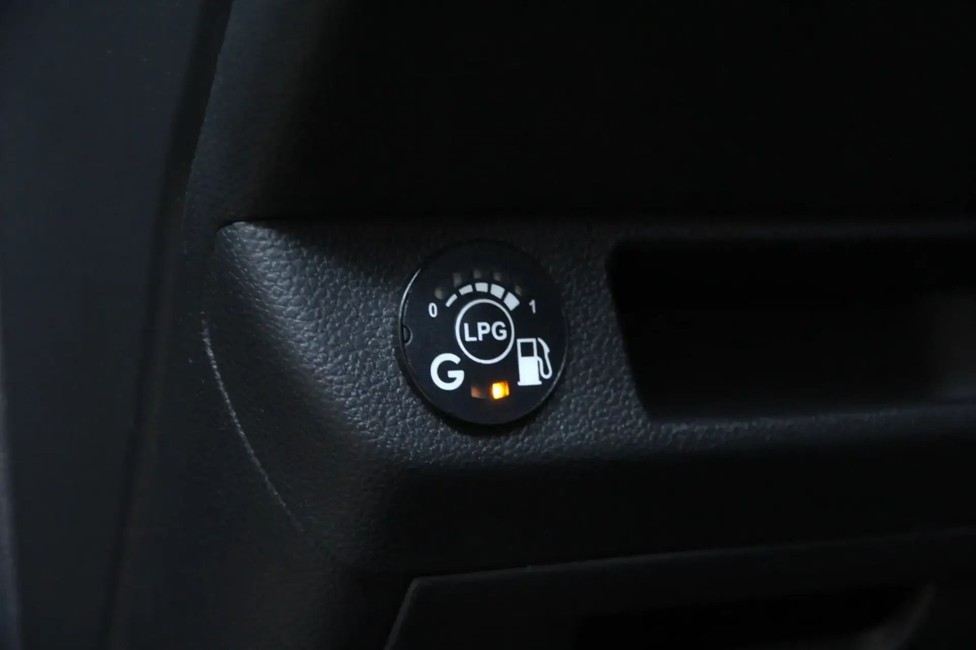 Renault Clio 1.0 TCe Techno Bi-Fuel 5