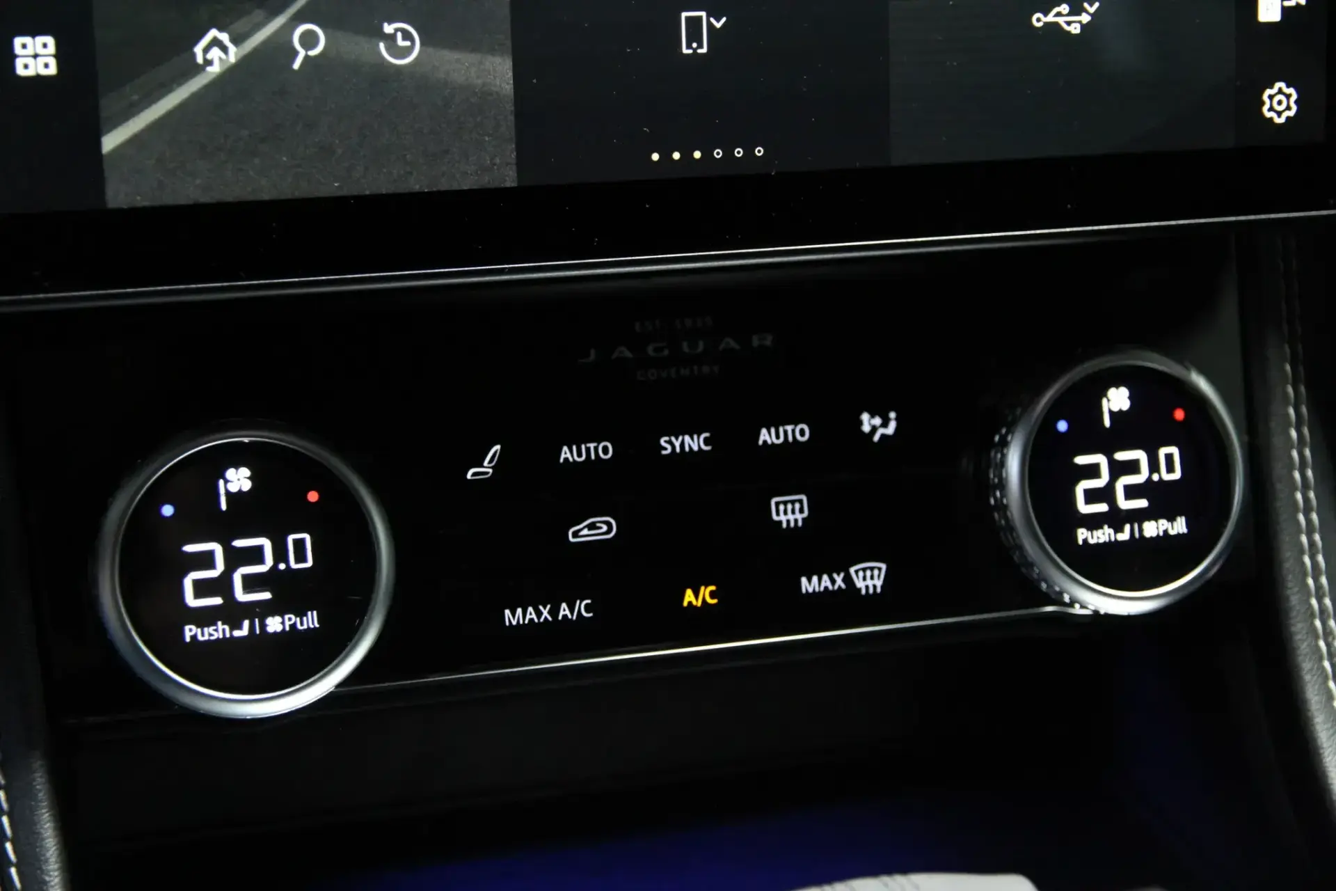 Jaguar F-Pace 2.0 P400e AWD R-Dynamic S 8