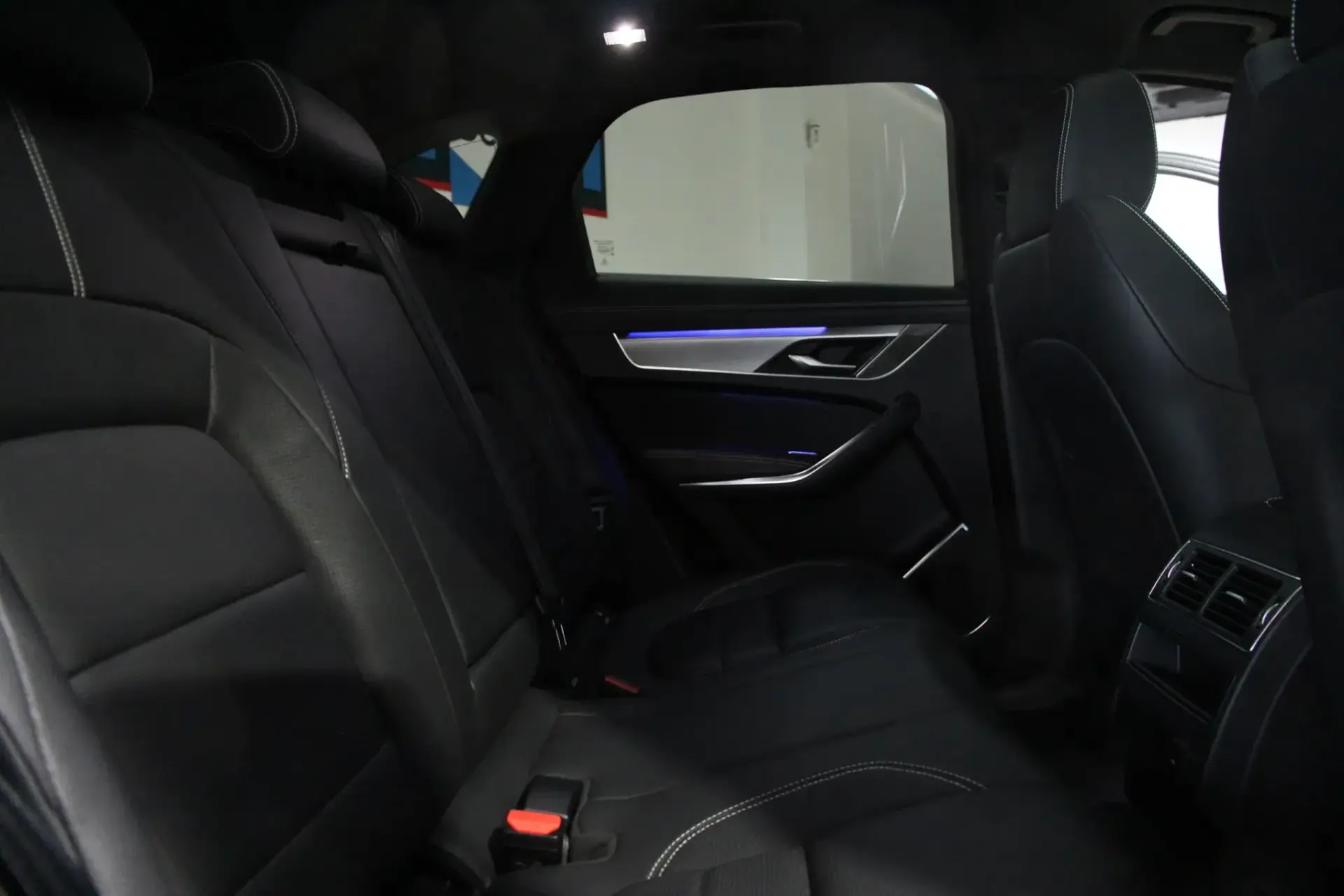 Jaguar F-Pace 2.0 P400e AWD R-Dynamic S 21