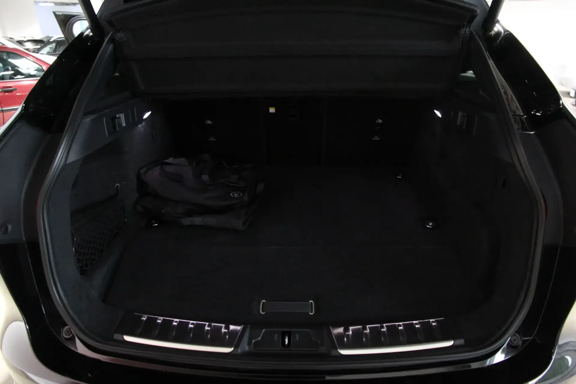 Jaguar F-Pace 2.0 P400e AWD R-Dynamic S 22