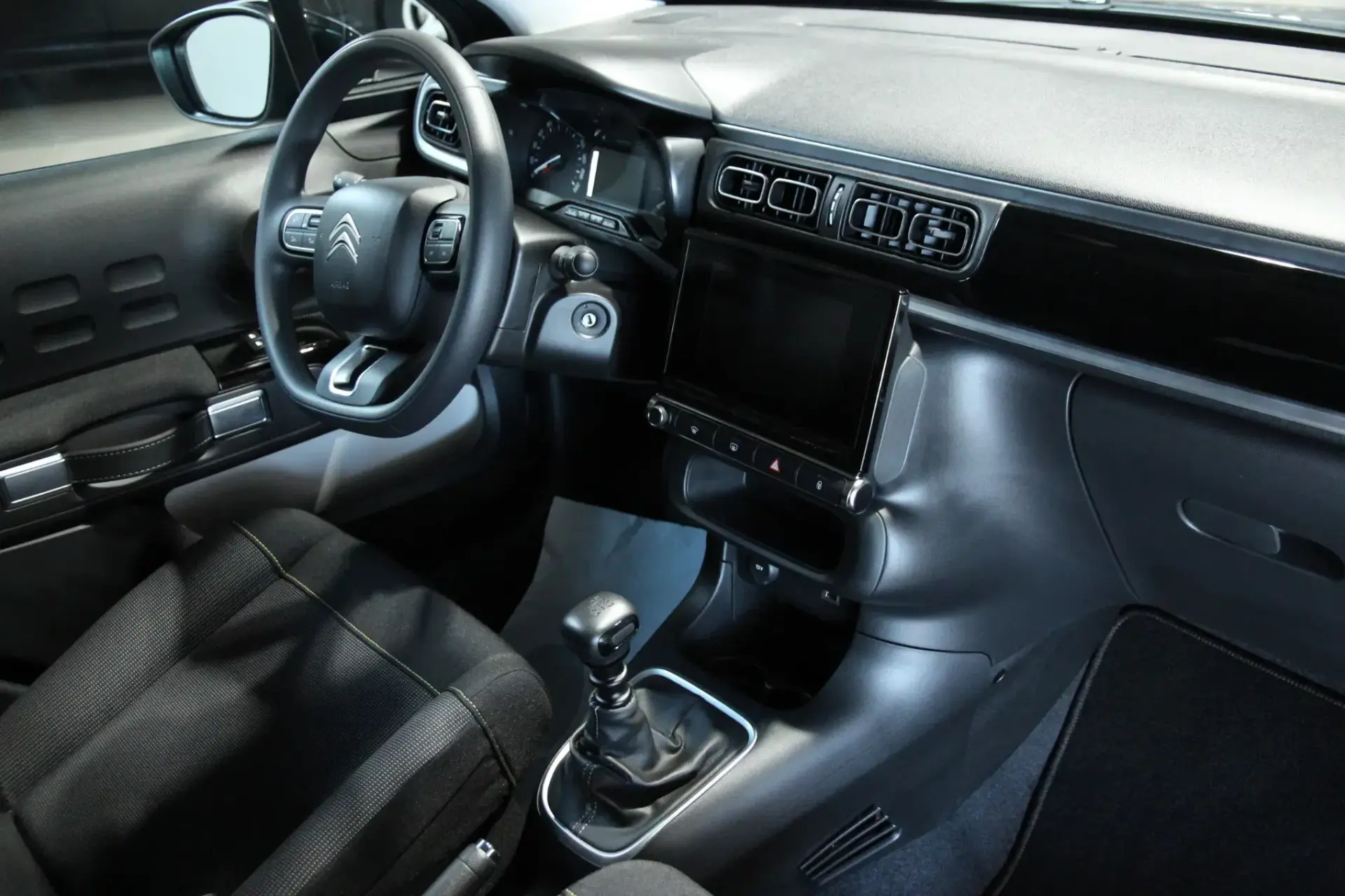Citroen C3 1.2 PureTech Shine 18