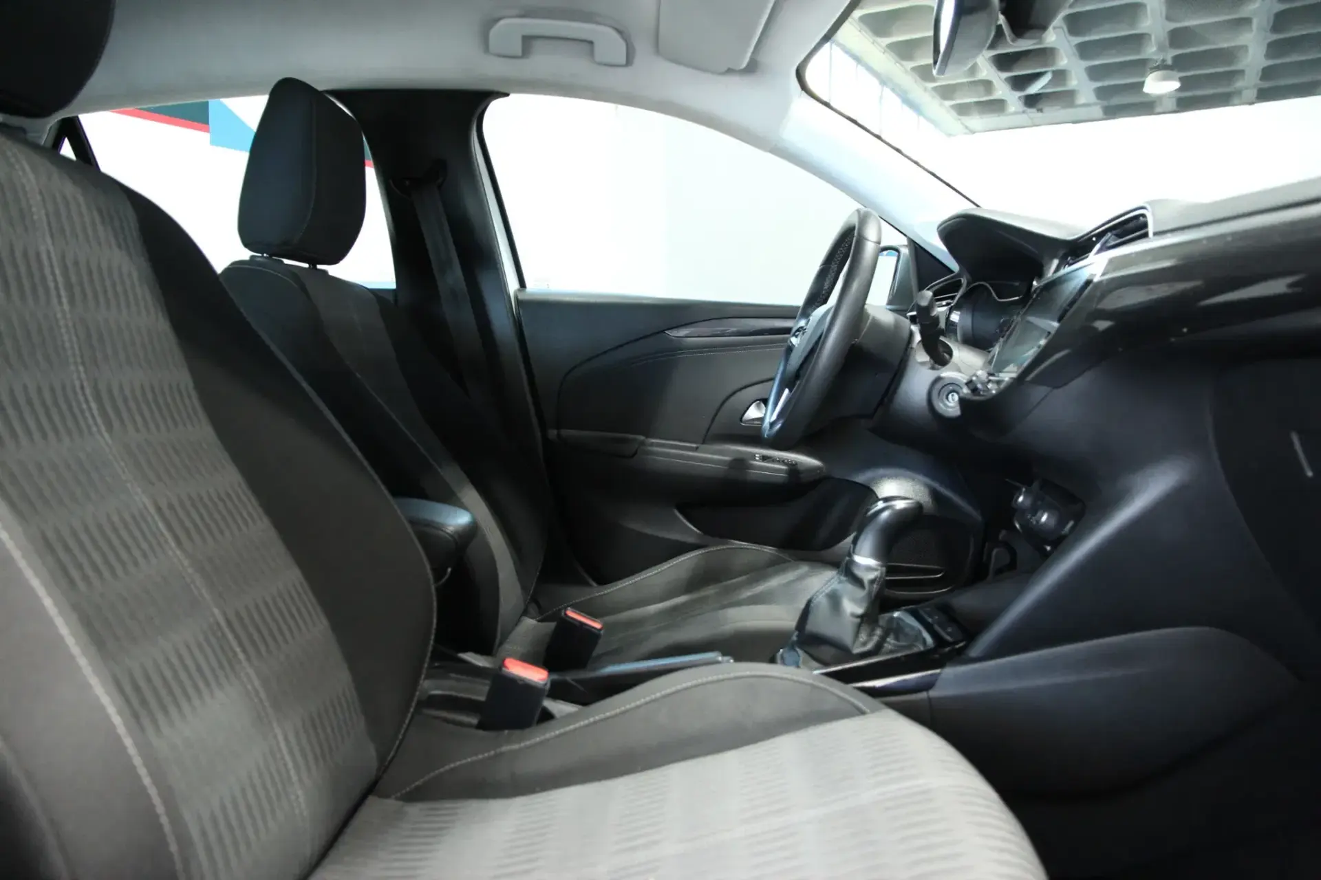 Opel Corsa 1.2 Business 18