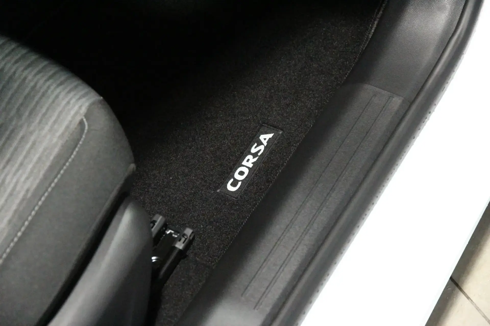 Opel Corsa 1.2 Business 20