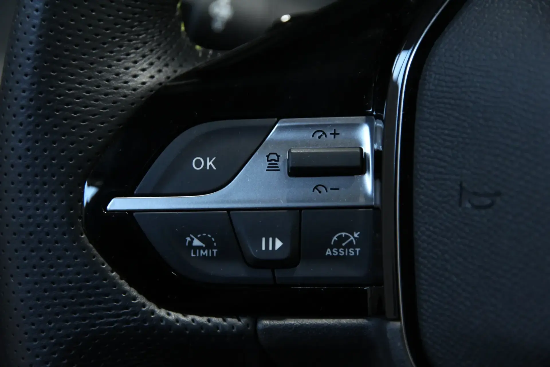 Peugeot 408 1.2 PureTech GT EAT8 7