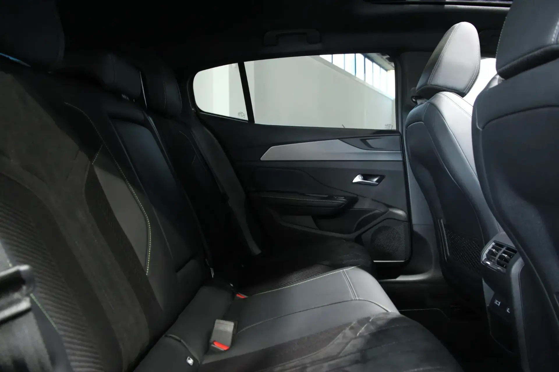 Peugeot 408 1.2 PureTech GT EAT8 17