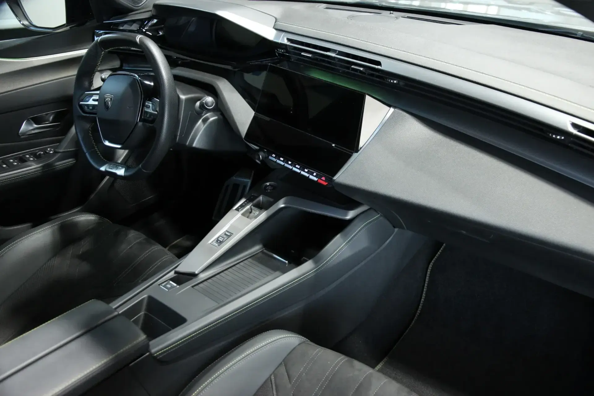 Peugeot 408 1.2 PureTech GT EAT8 29