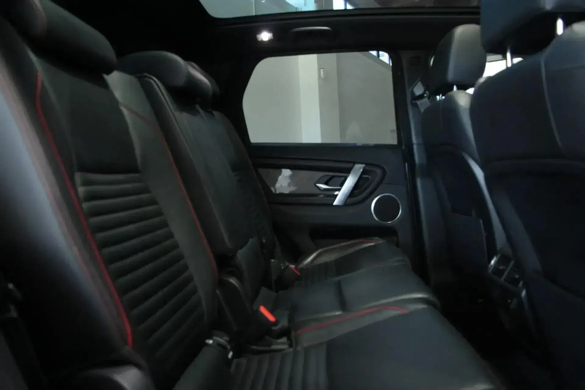 Land Rover Discovery Sport 2.0 eD4 R-Dynamic SE 7L 8