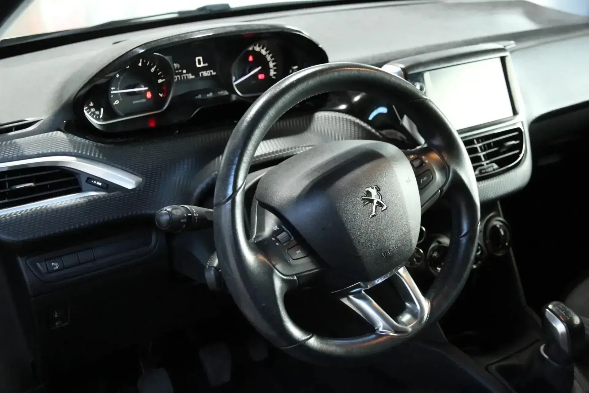 Peugeot 208 1.2 PureTech Style 12