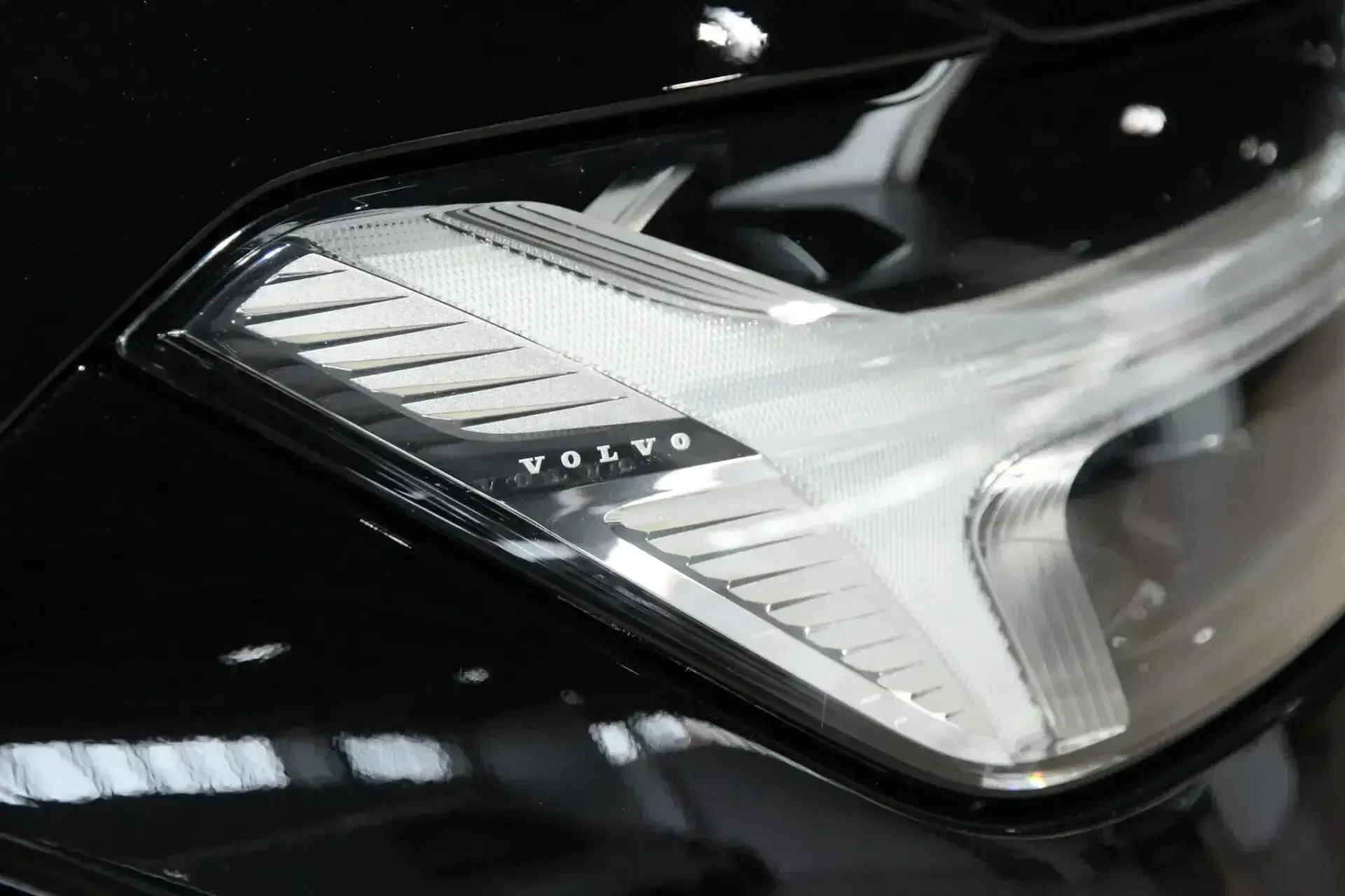 Volvo XC 60 2.0 B4 R-Design 21
