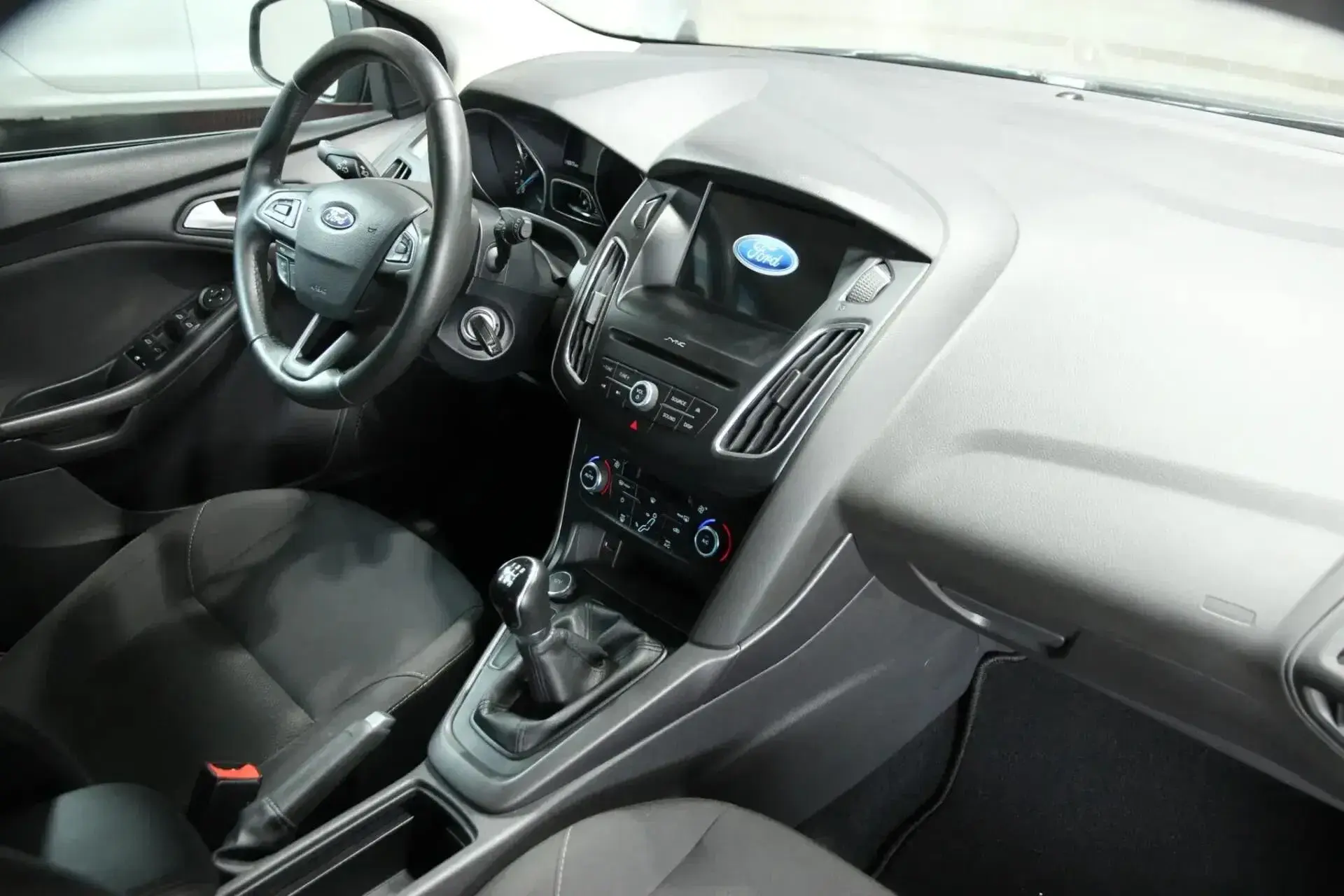 Ford Focus 1.0 EcoBoost Business 9