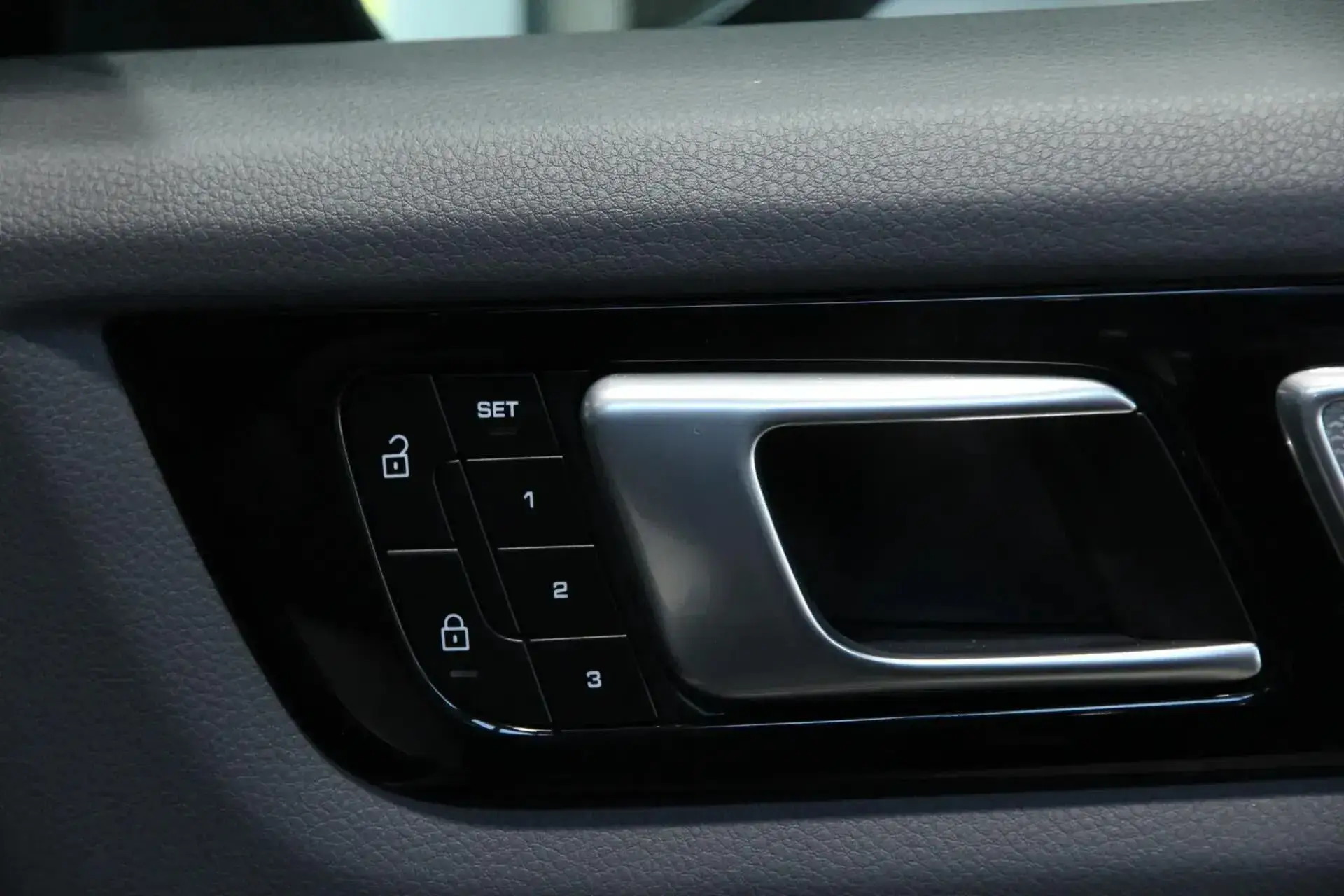 Porsche Cayenne E-Hybrid Platinum Edition 41
