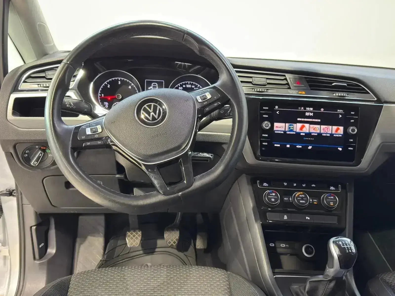 Volkswagen Touran 2.0 TDI Confortline 16