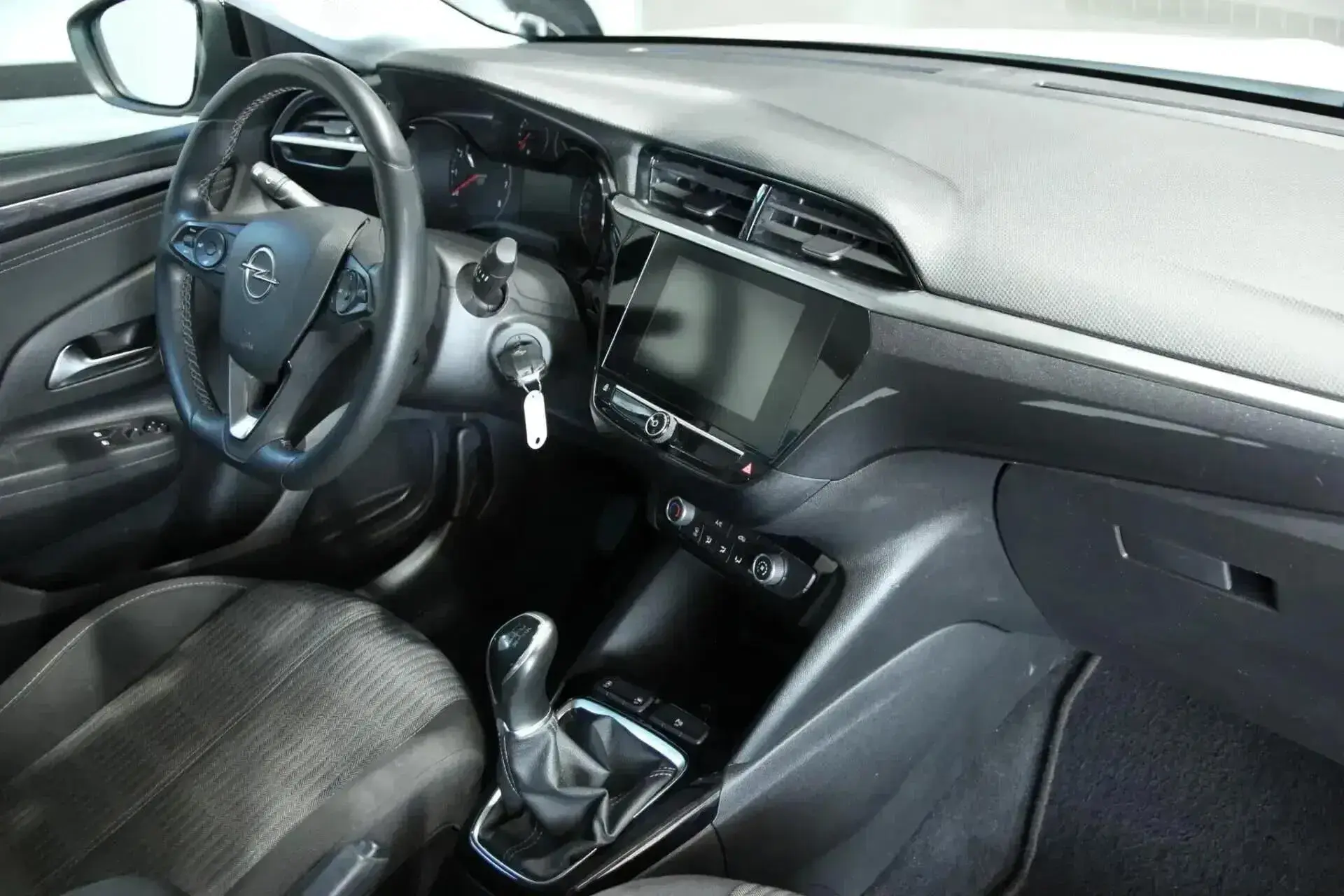 Opel Corsa 1.2 Business 2