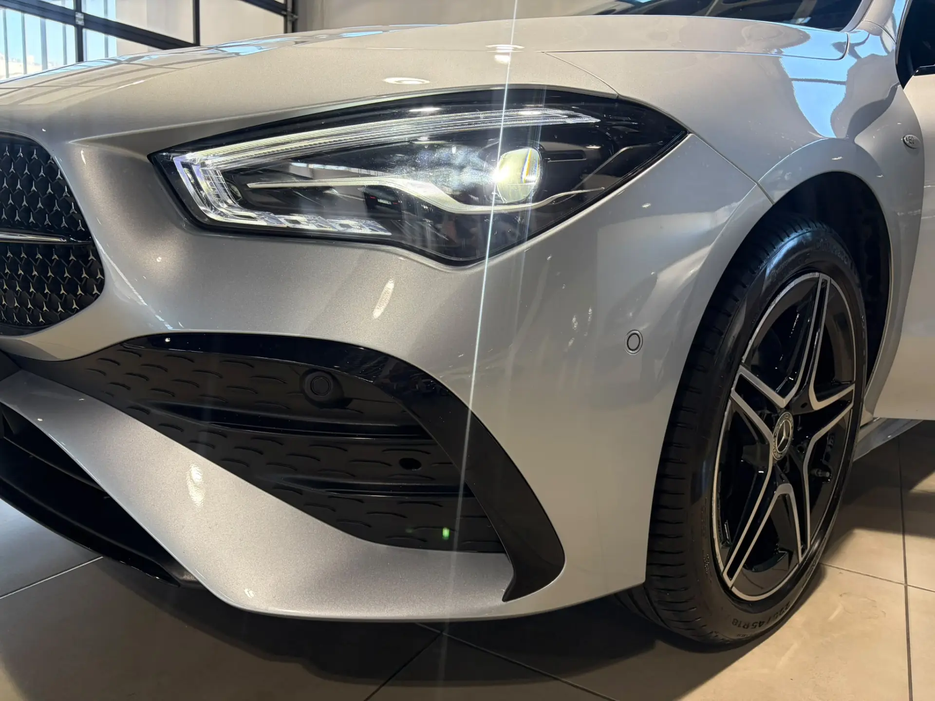 Mercedes-Benz CLA 250 e 8G-DCT AMG Line 3