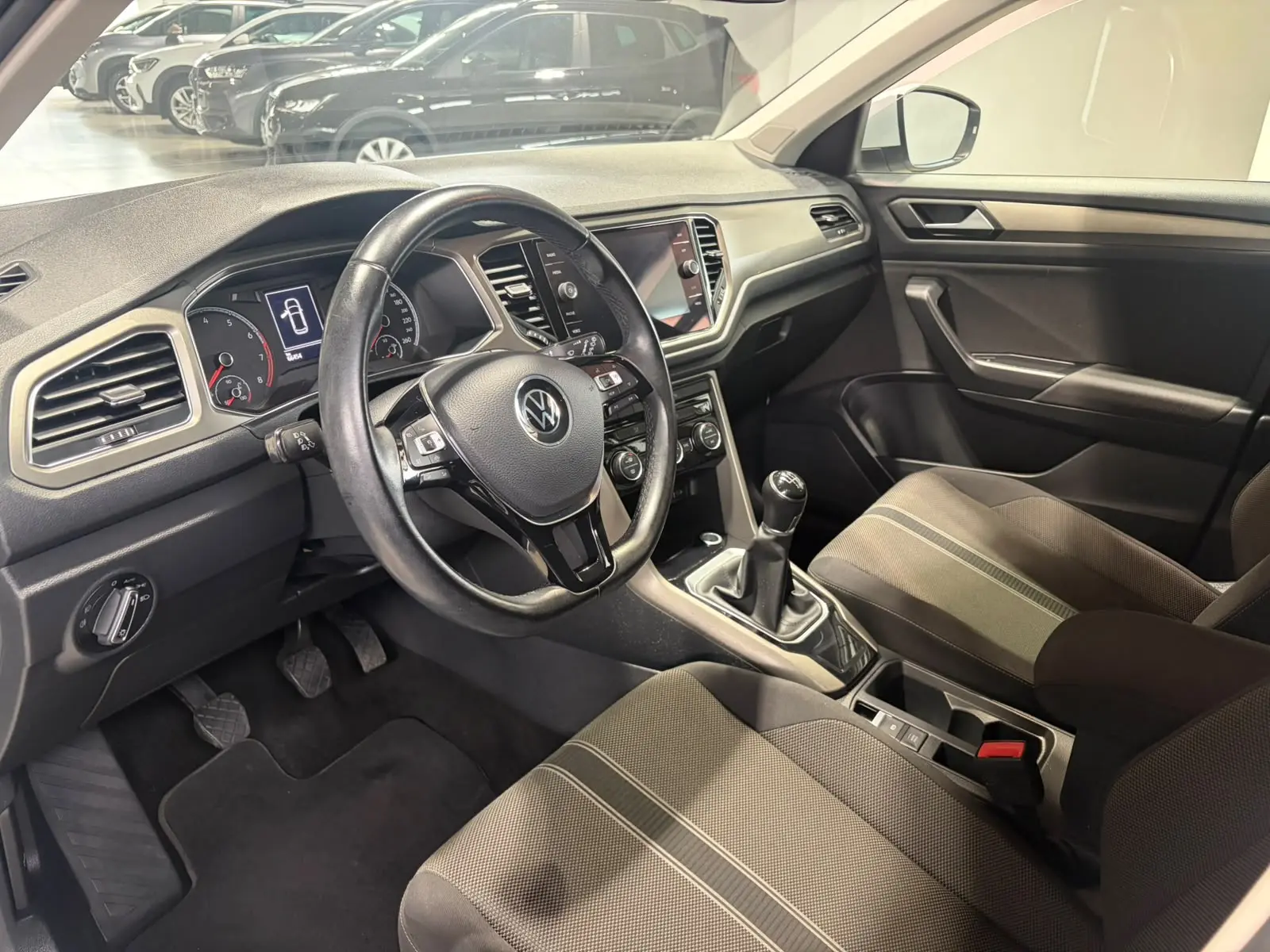 Volkswagen T-Roc 10