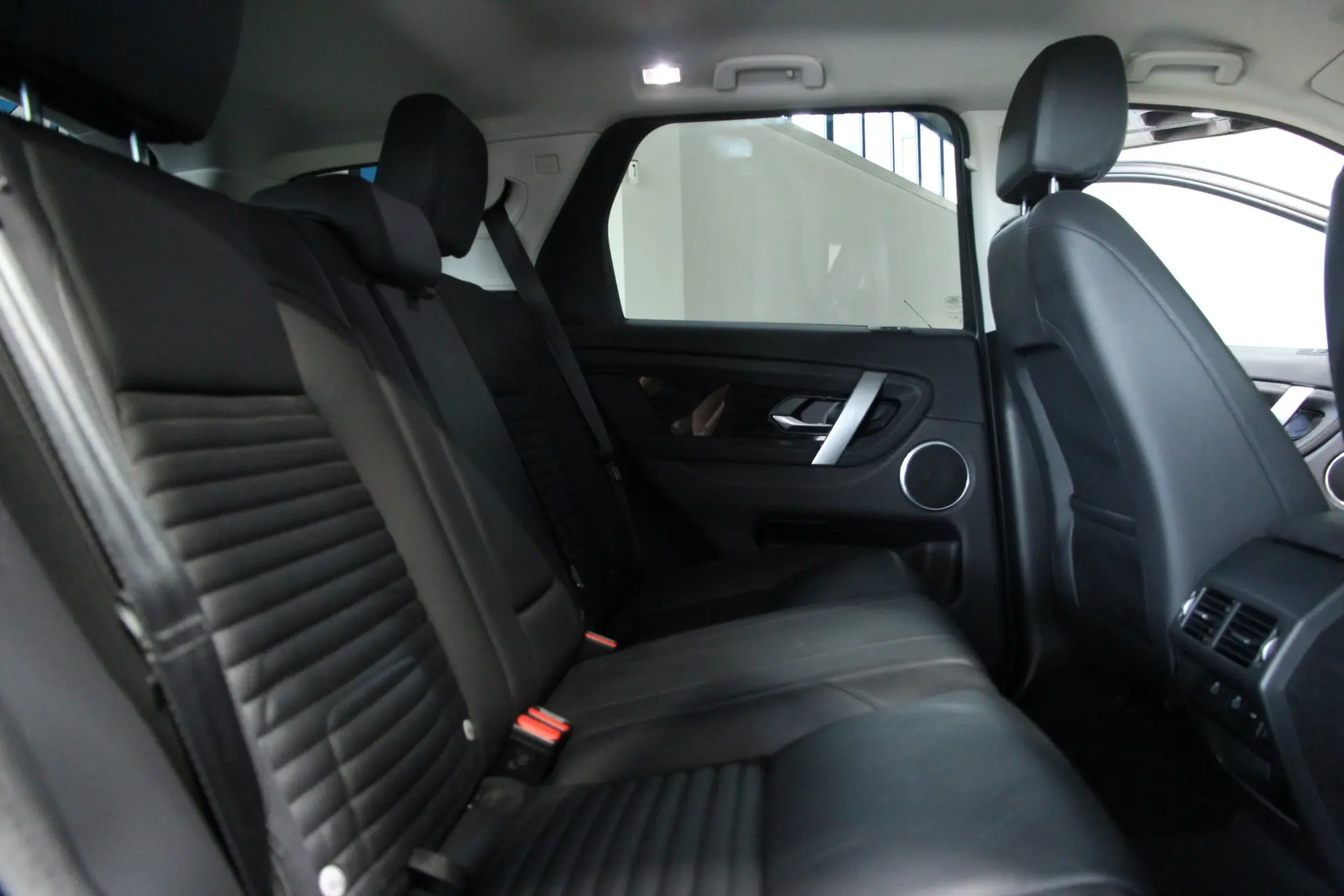Land Rover Discovery Sport 1.5 I3 P300e AWD SE 24