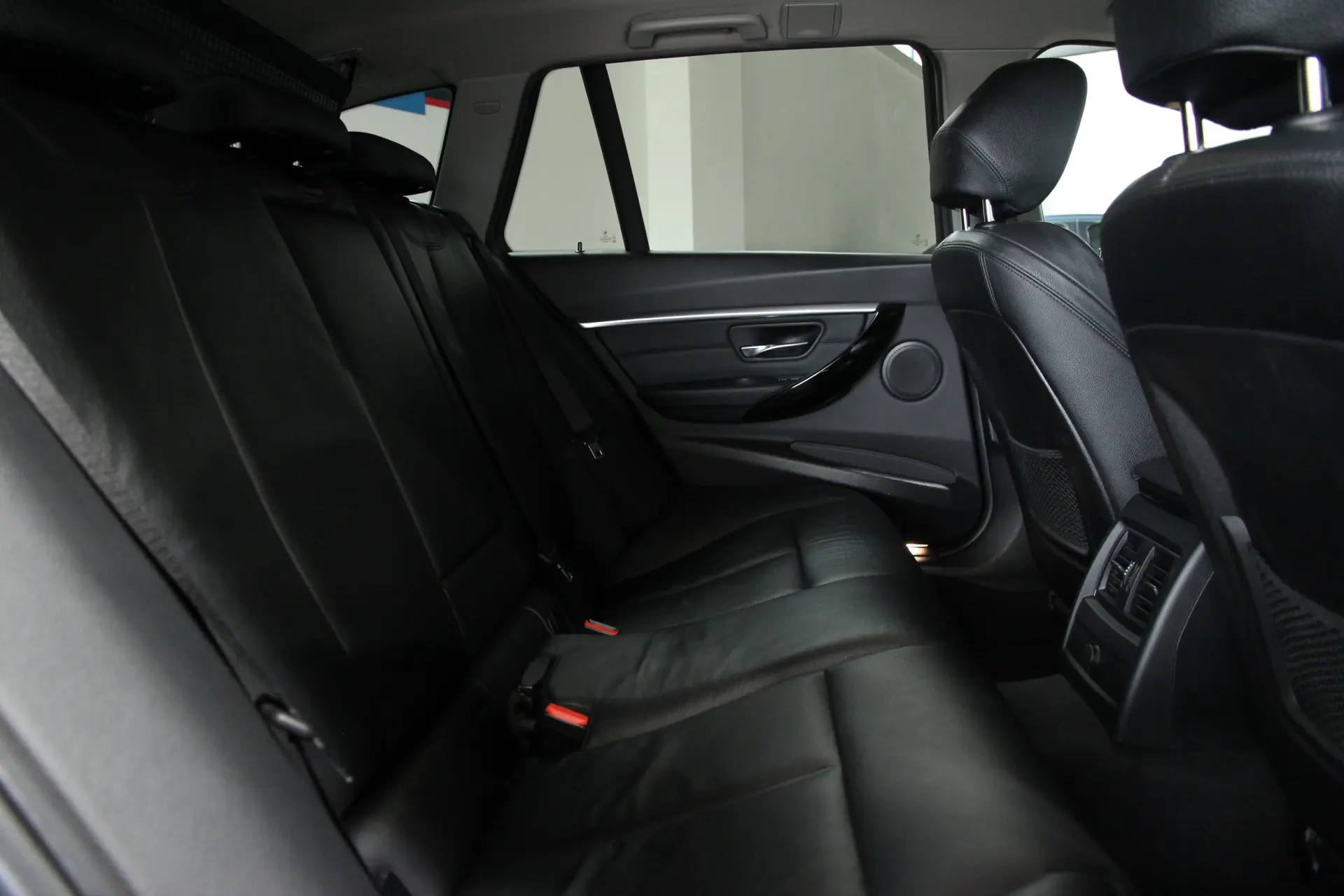 BMW 318 d Line Sport Auto 23