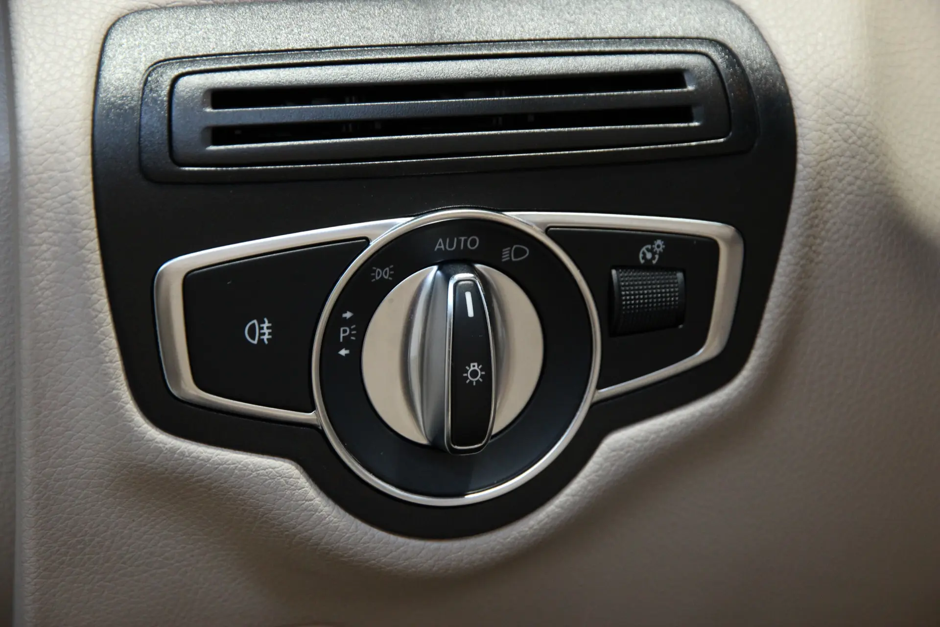 Mercedes-Benz C 250 d Cabrio Aut. 11