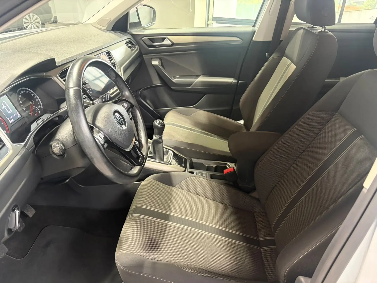 Volkswagen T-Roc 11