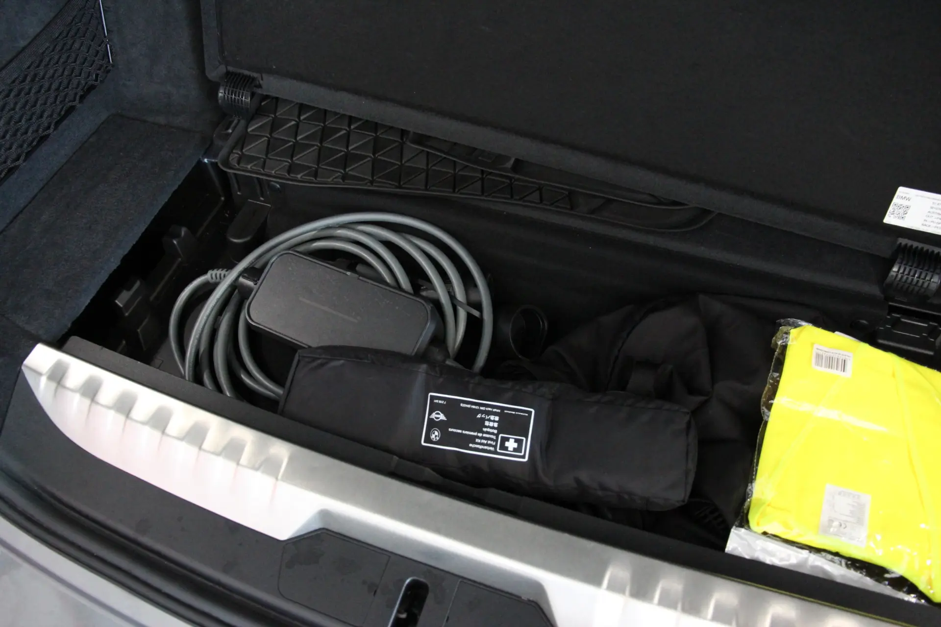 BMW 330 e Pack Desportivo M Auto 31