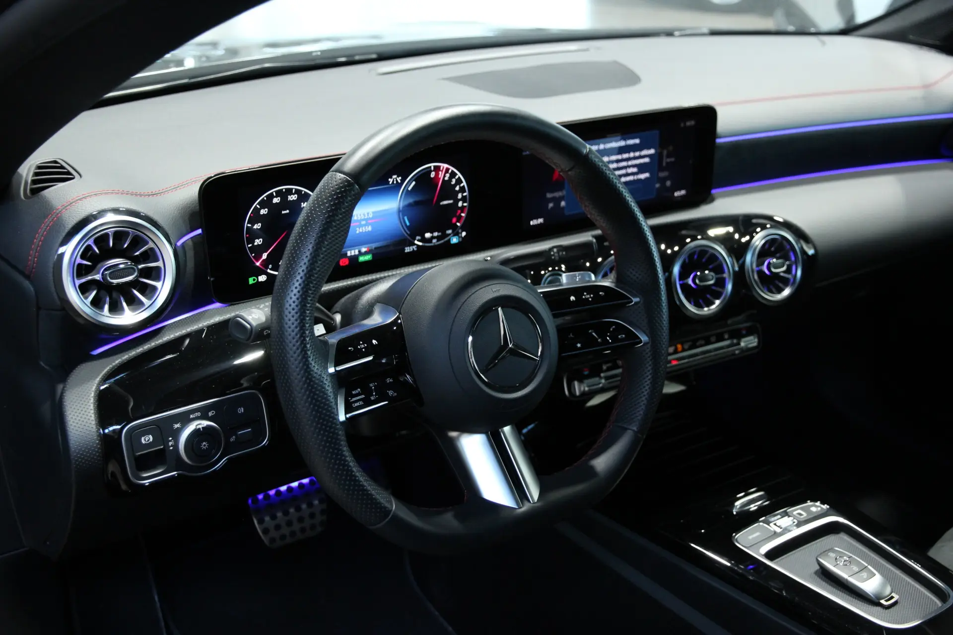 Mercedes-Benz CLA 250 e Shooting Brake AMG Line 10