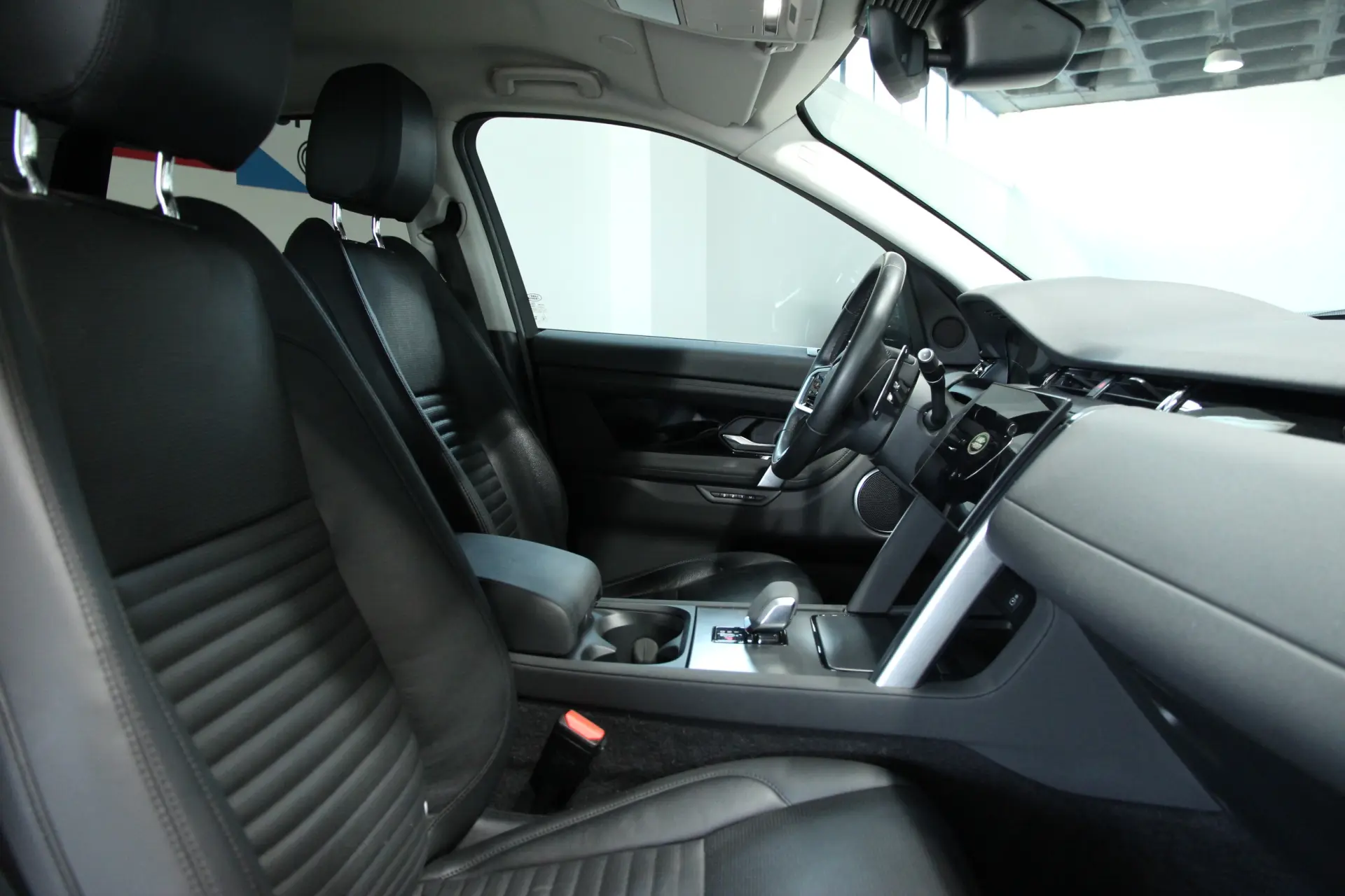 Land Rover Discovery Sport 1.5 I3 P300e AWD SE 4
